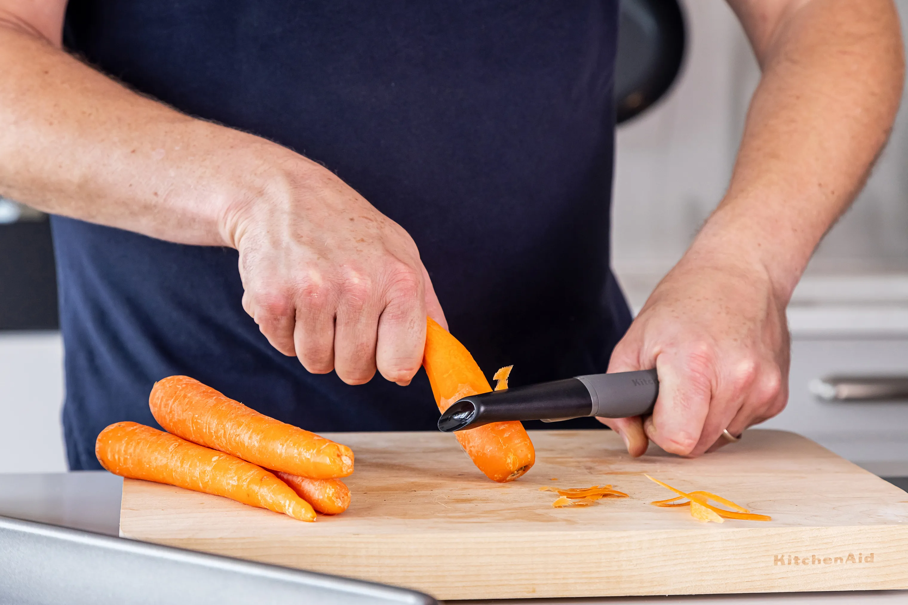 KitchenAid Coreline Soft Grip Skrællekniv