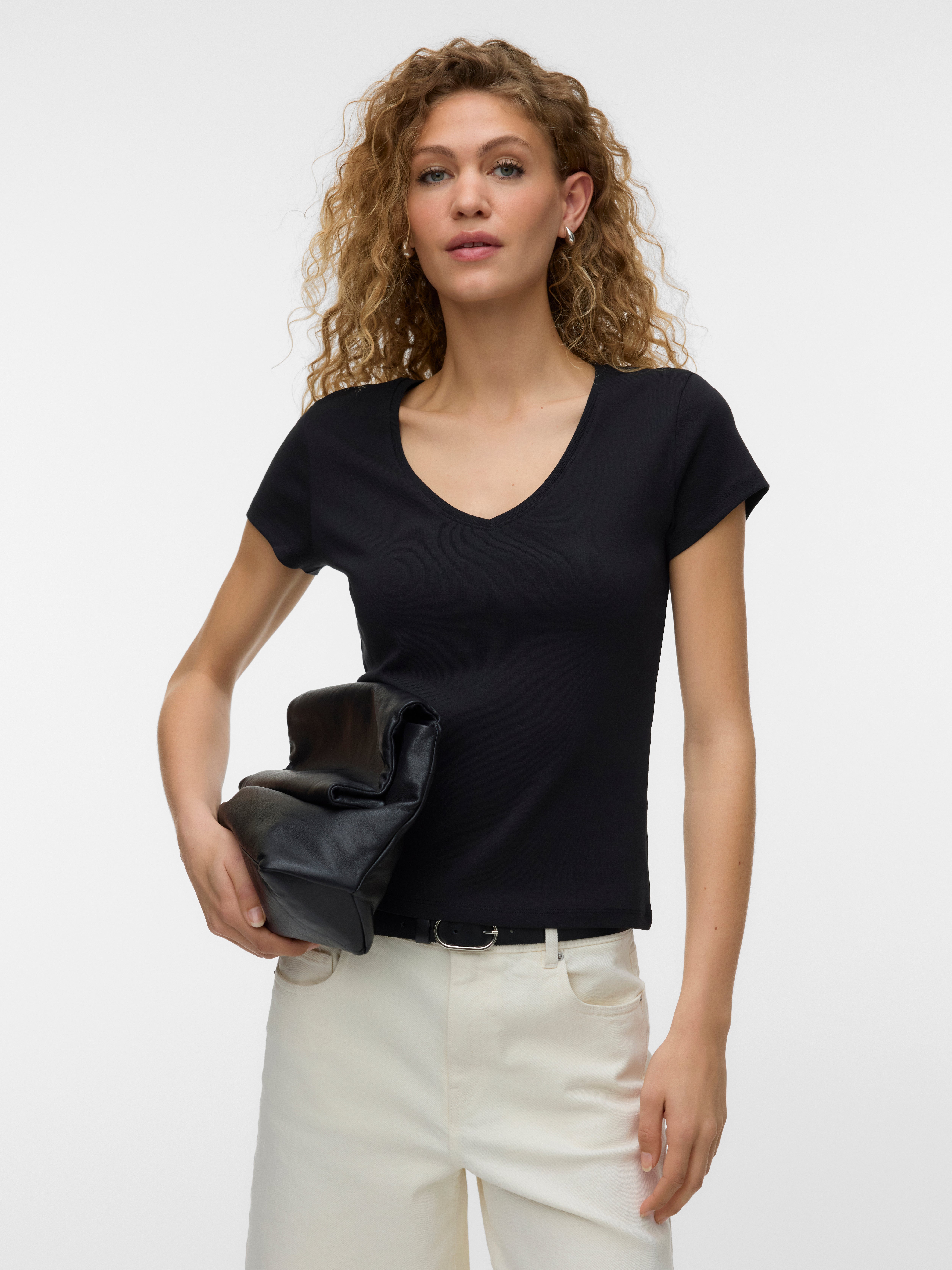 AWBONNIE T-shirts
