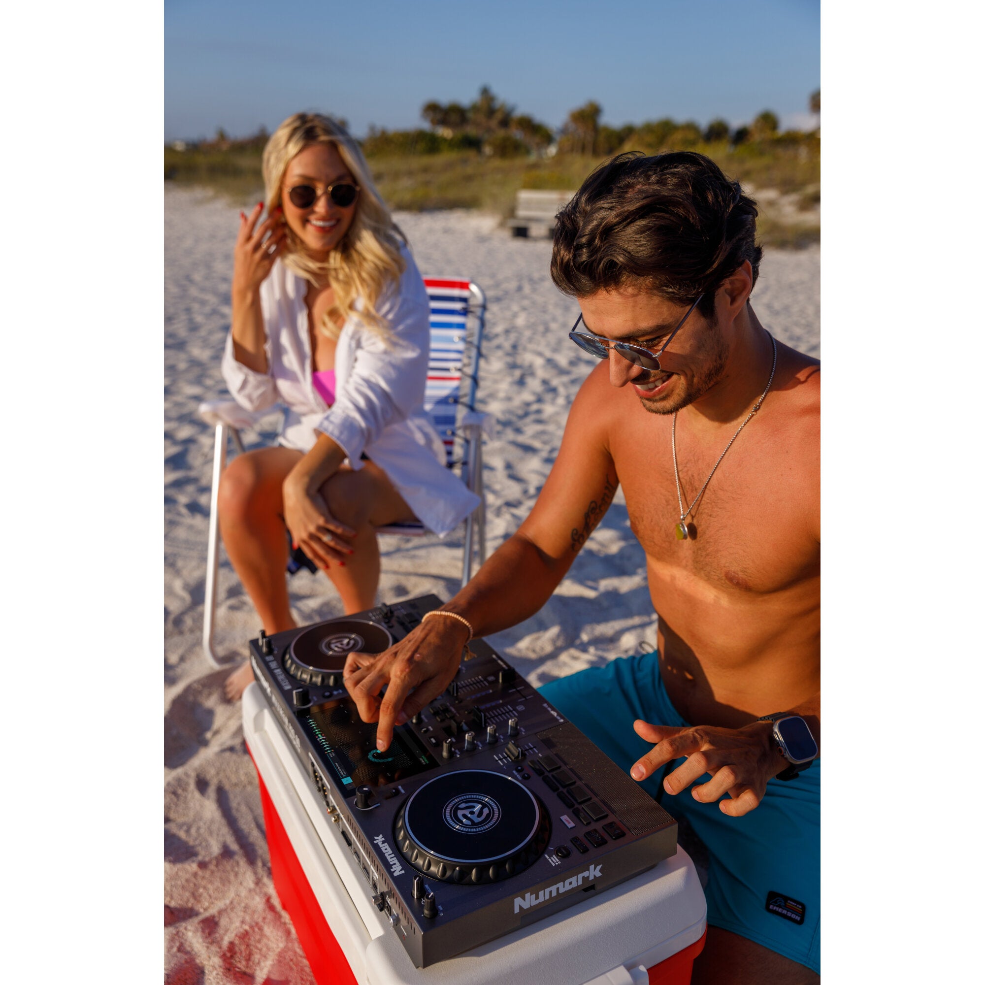 Numark Mixstream Pro Go standalone DJ-controller met ingebouwde accu