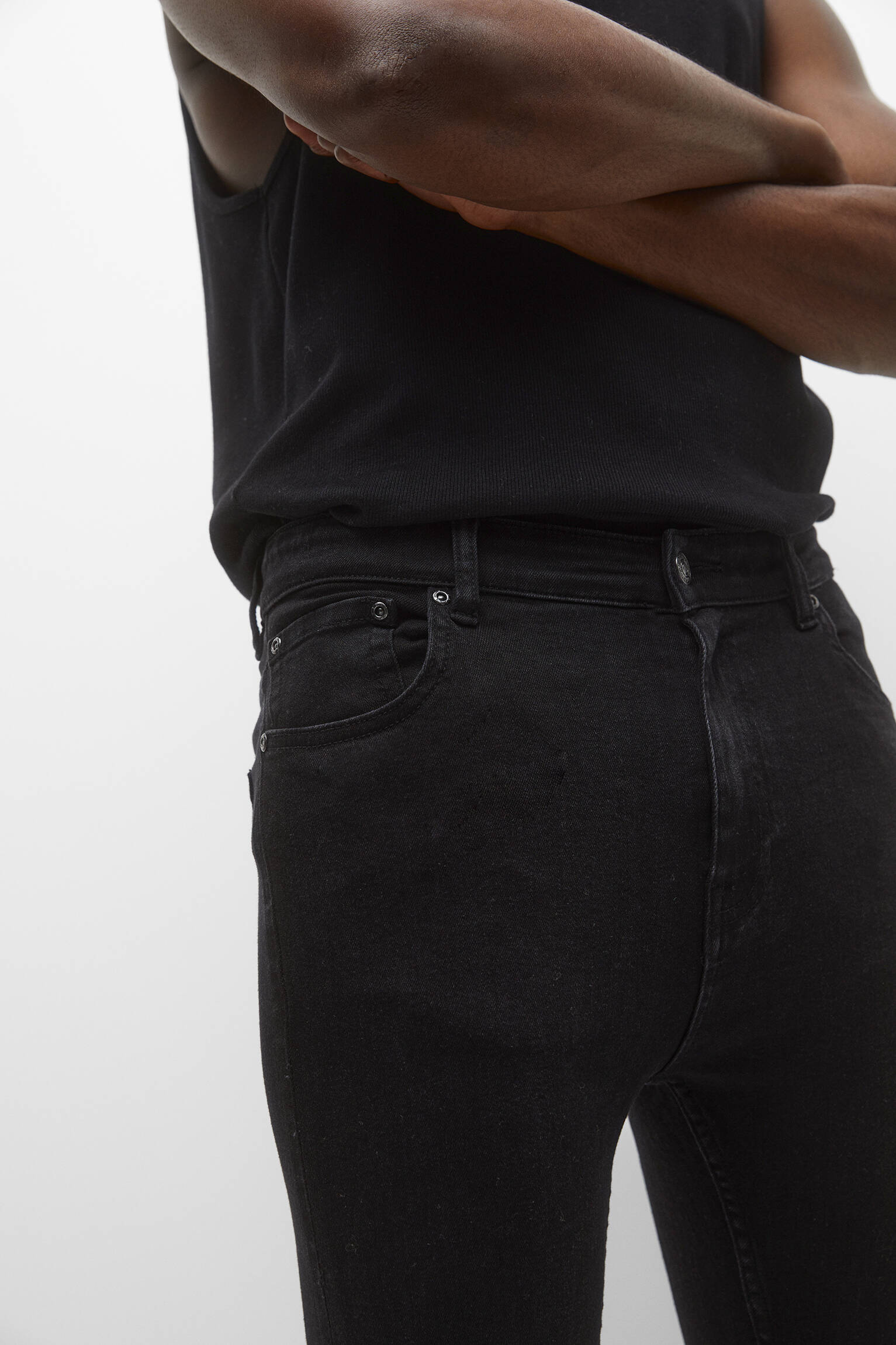 CALÇA JEANS PRETA CARROT FIT - PRETA