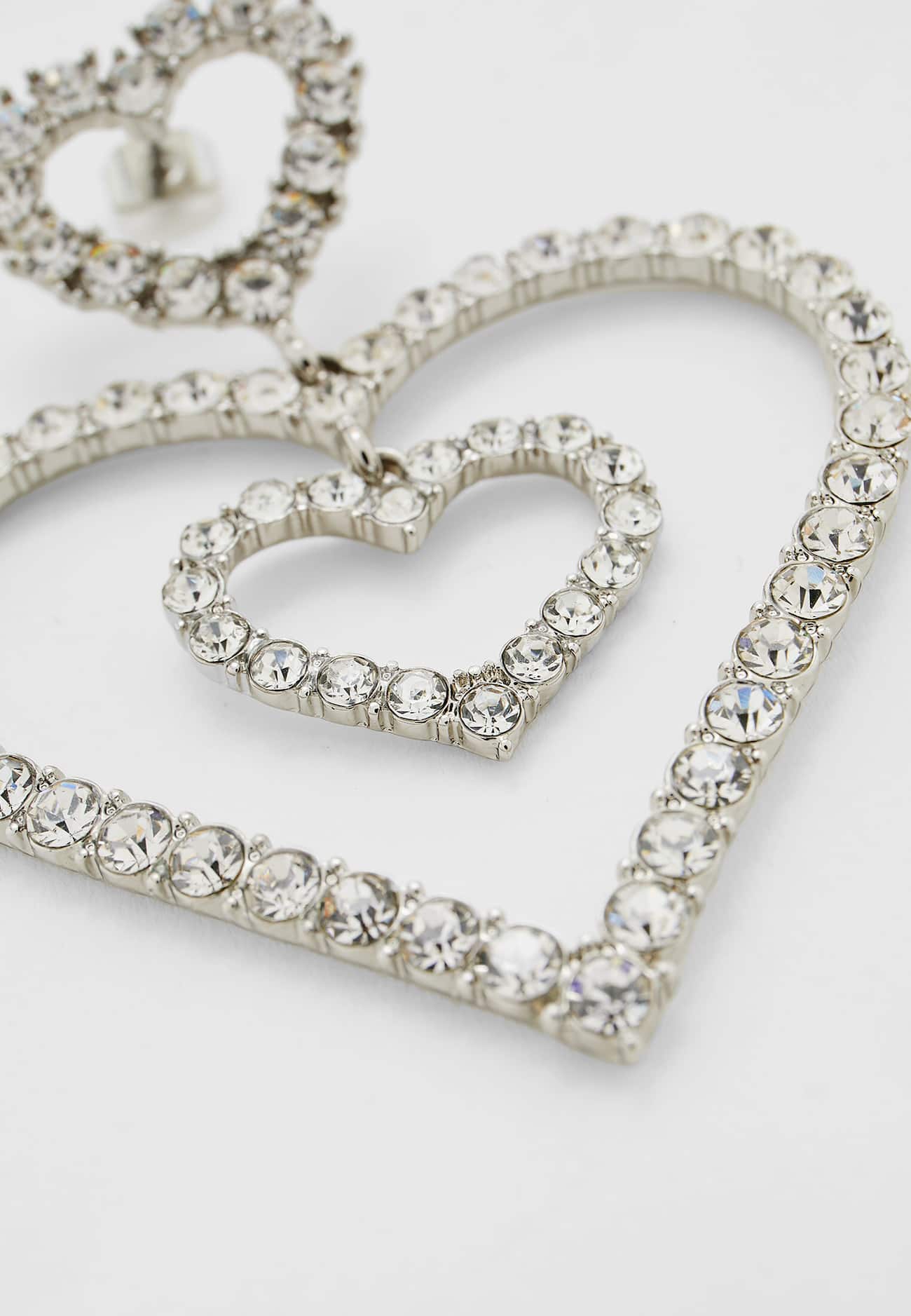 Brincos de coração com strass