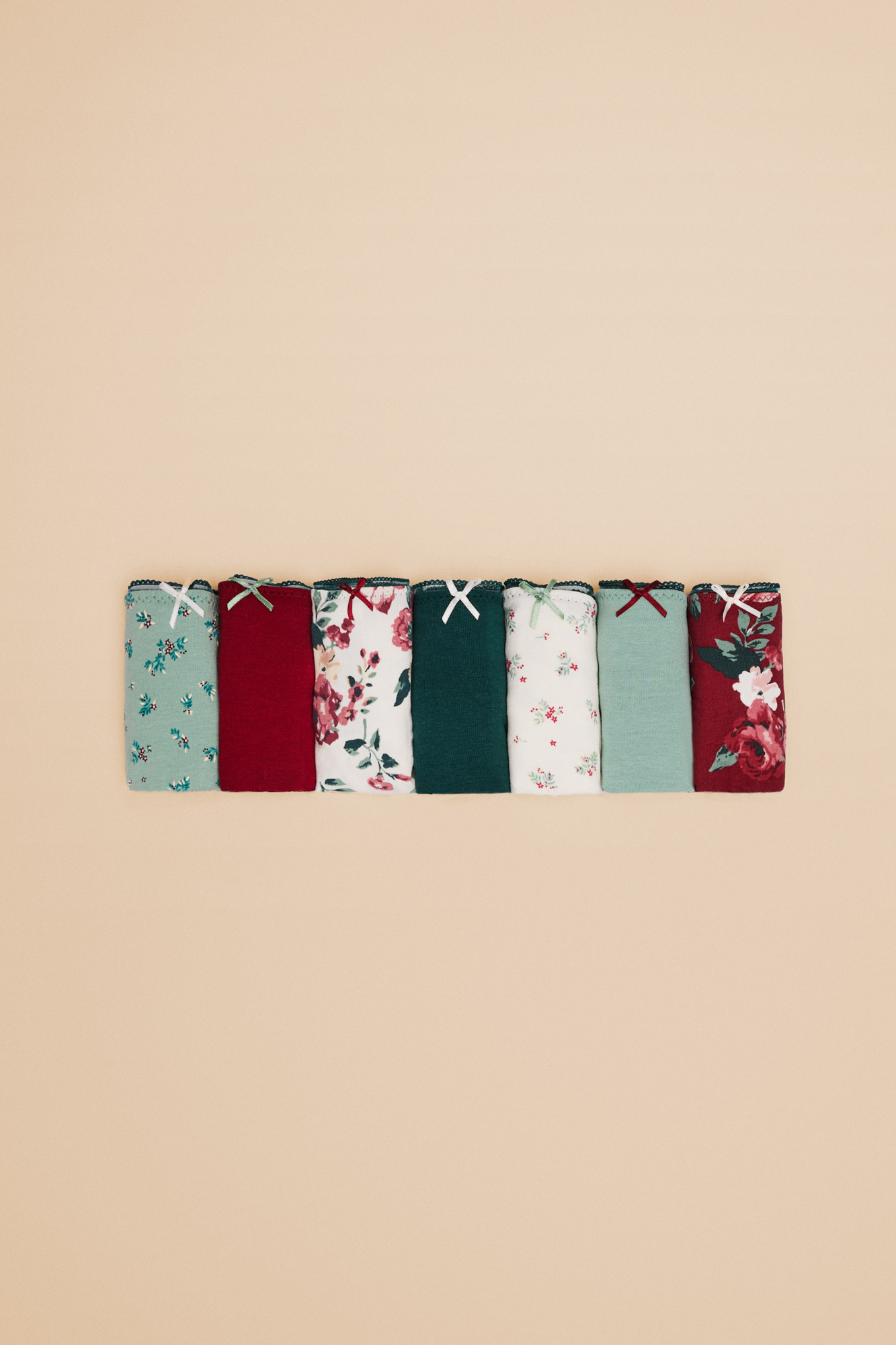 Pacote com 7 calcinhas de algodão com estampa floral