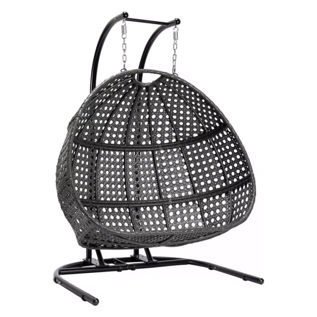 Cadeira de balanço de vime para pátio com suporte e capa de chuva incluída.