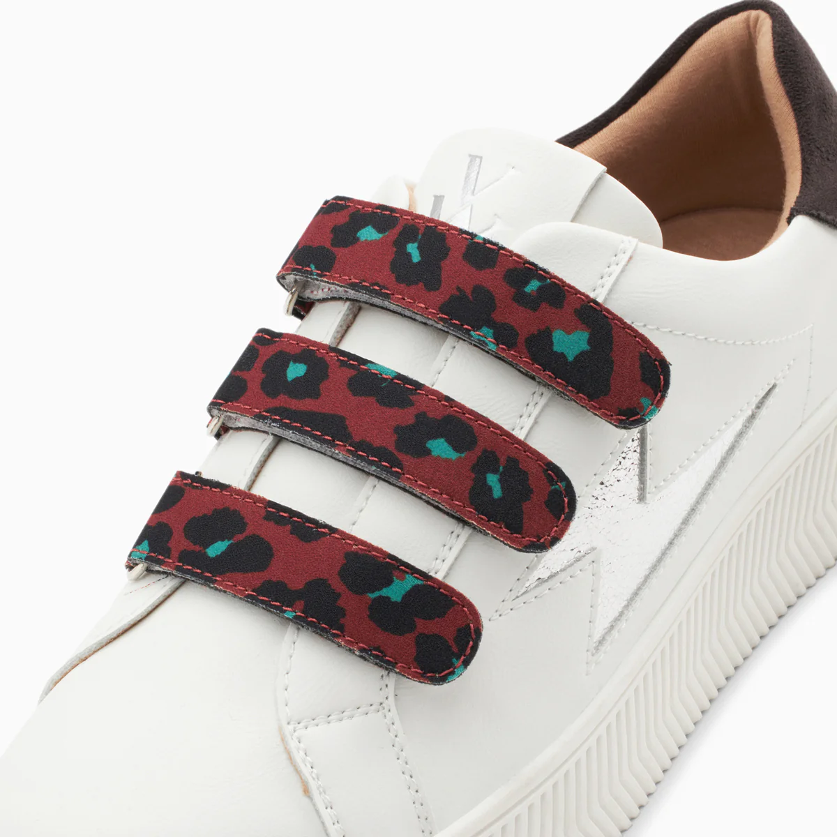 Sneakers-Baskets éclair Noura blanc et argent à scratchs léopard