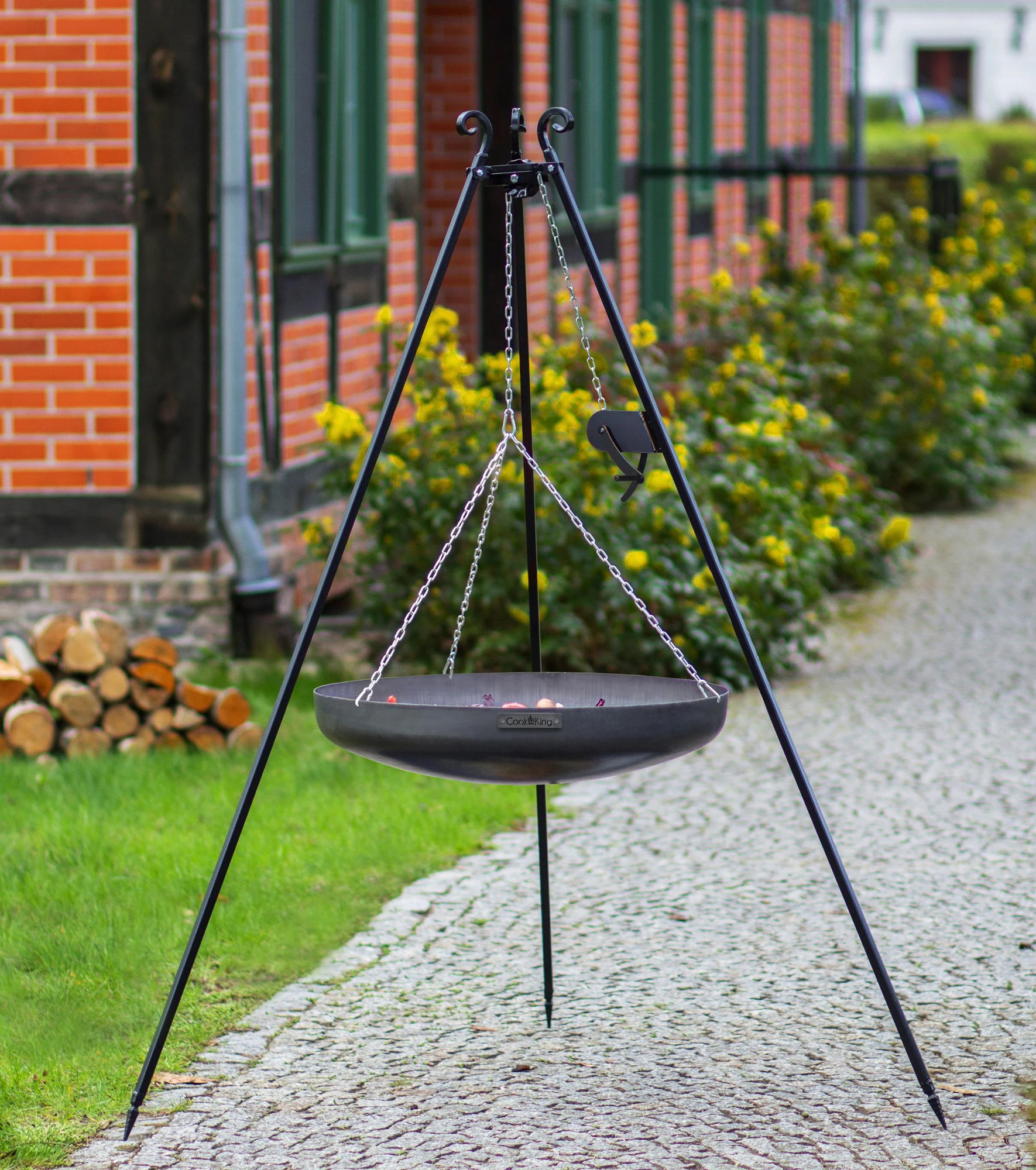 Wok am Dreibein, 180 cm Höhe, Rohstahl, 70 cm Durchmesser + Kurbel