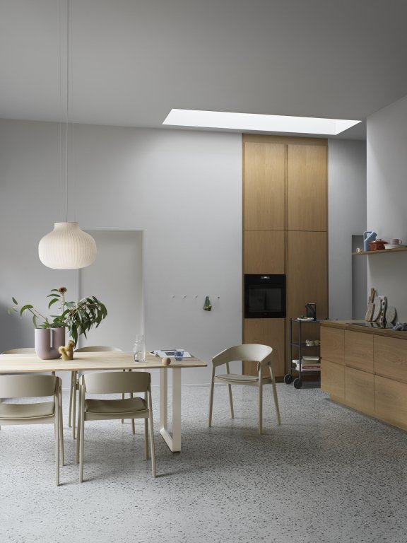 Muuto Cover stoel met kussen zwart remix 183