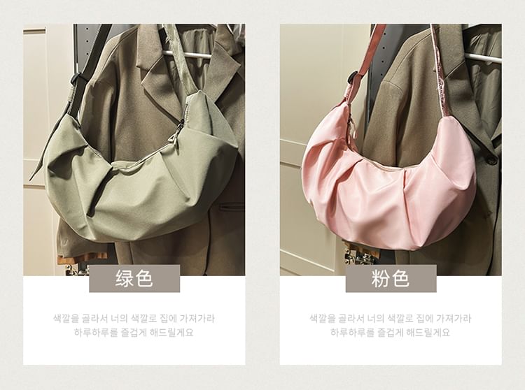 IOU - Effen geplooide nylon crossbodytas