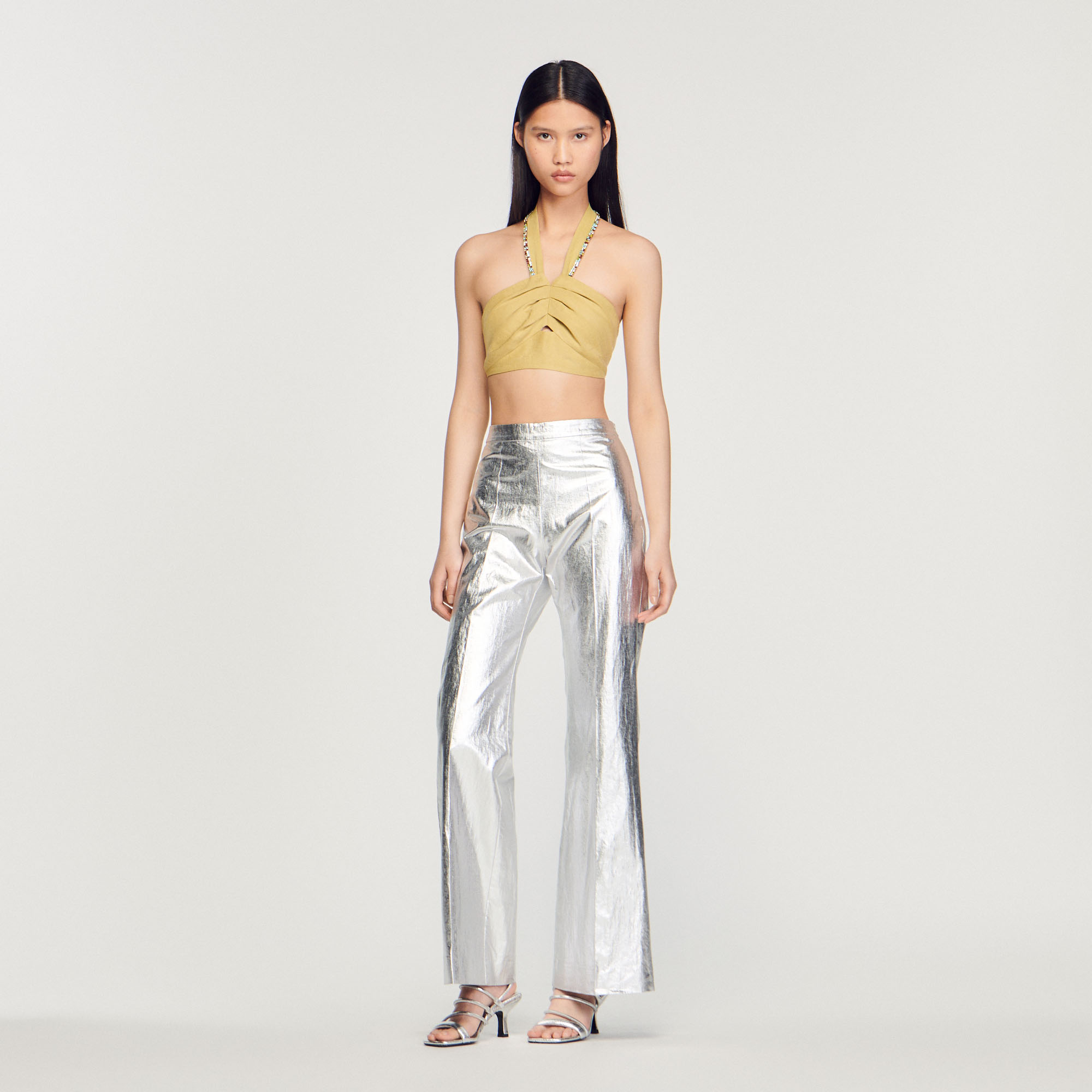 Top court orne de strass