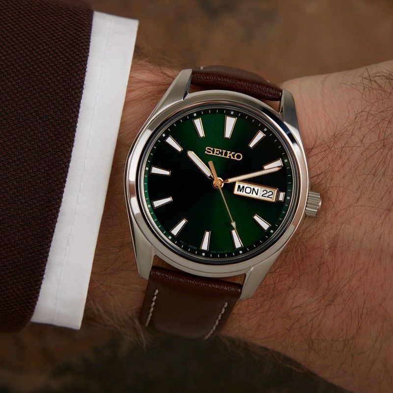 Seiko - Polshorloge - Zilver - Roestvrijstaal - Leren Band - Saffierglas - Waterdicht tot 100 Meter