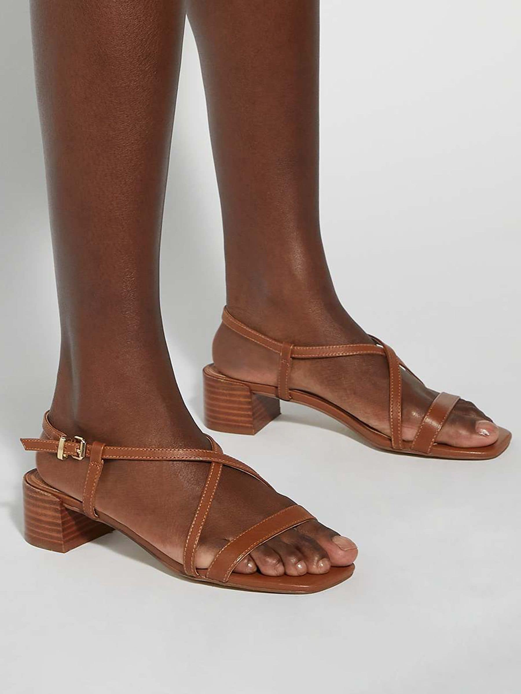 Bruin - Dune London Jaskell sandalen met lage blokhak