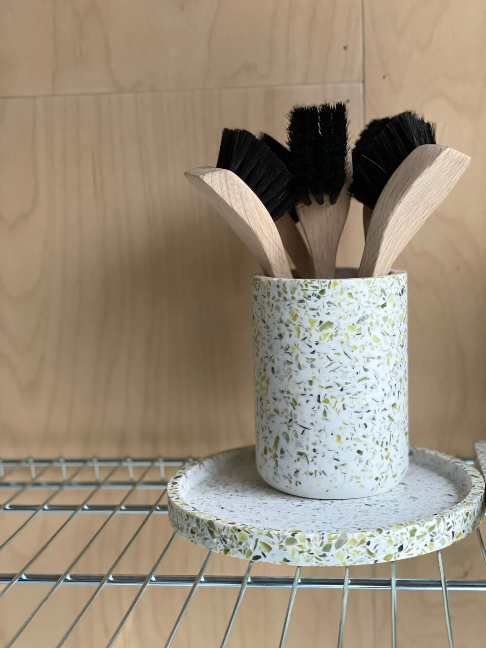 Humdakin  Terrazzo krus, grøn - H:14 cm.