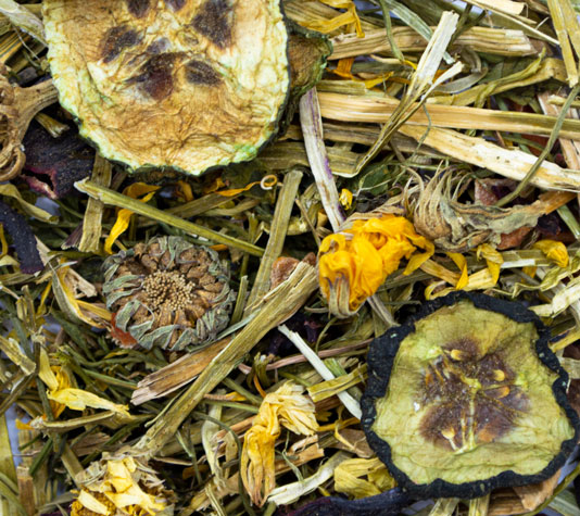 Petisco de Flores para Coelhos – 250g - Mistura de Ervas e Flores como alimento complementar para Roedores – Melhora a digestão