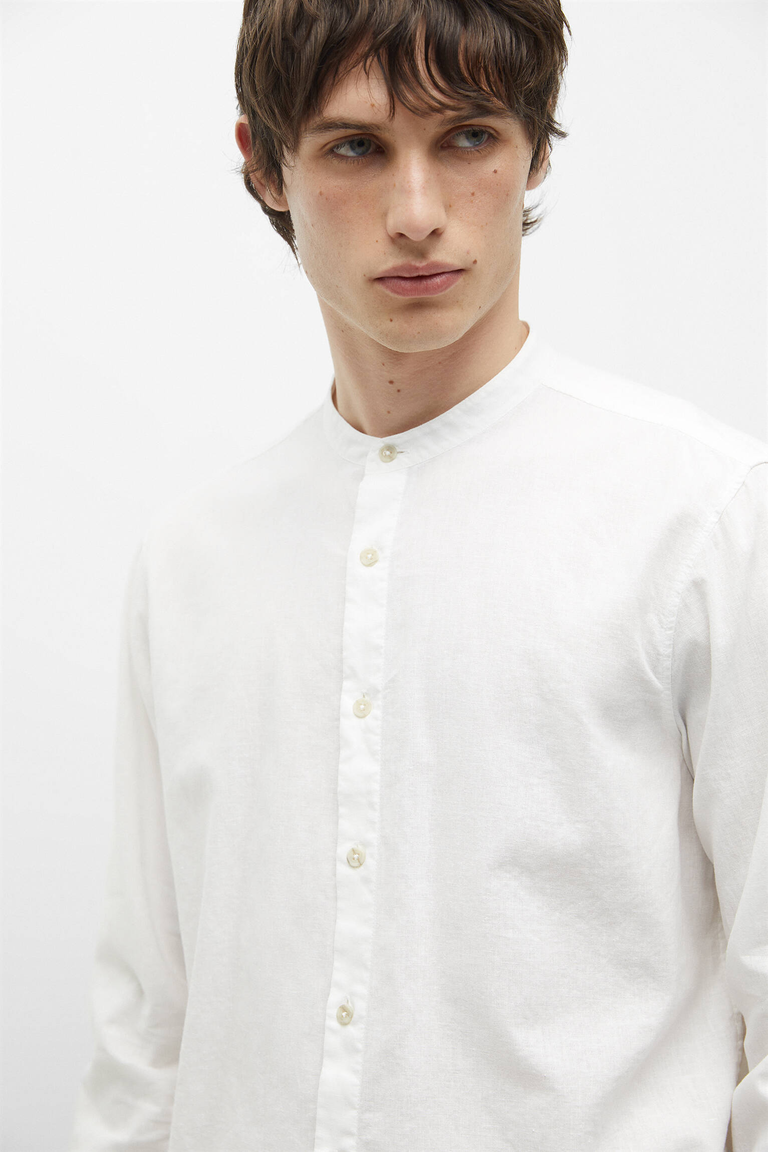 CAMISA COM GOLA MAO - BRANCA
