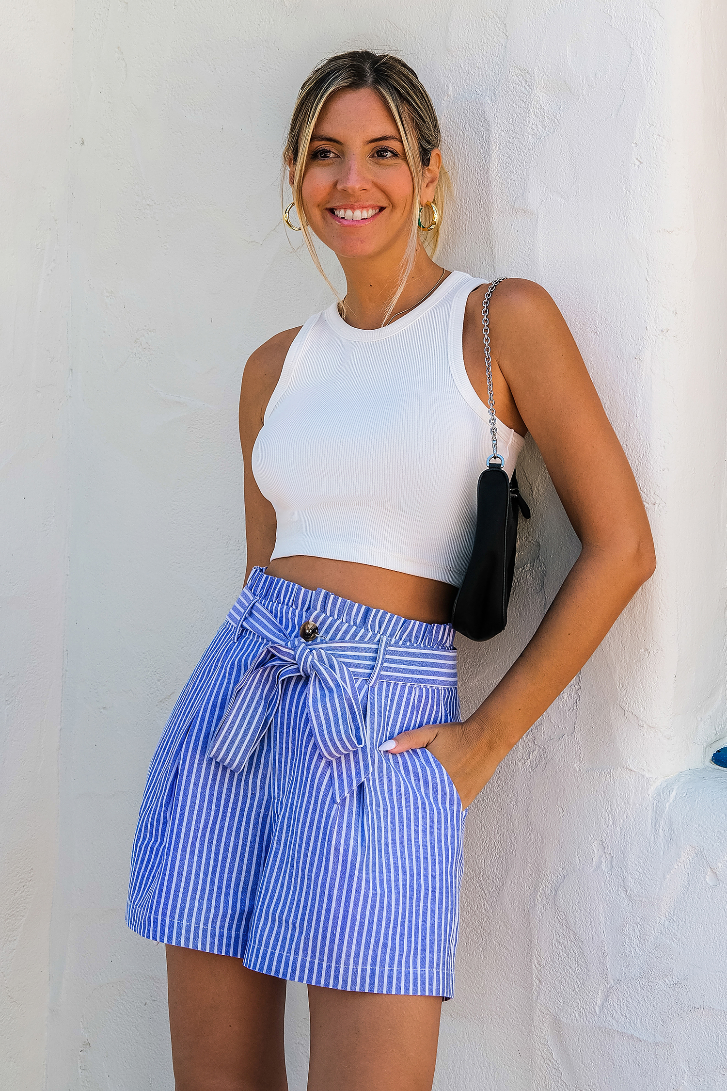 Short large avec taille froncée à rayures bleu et blanc