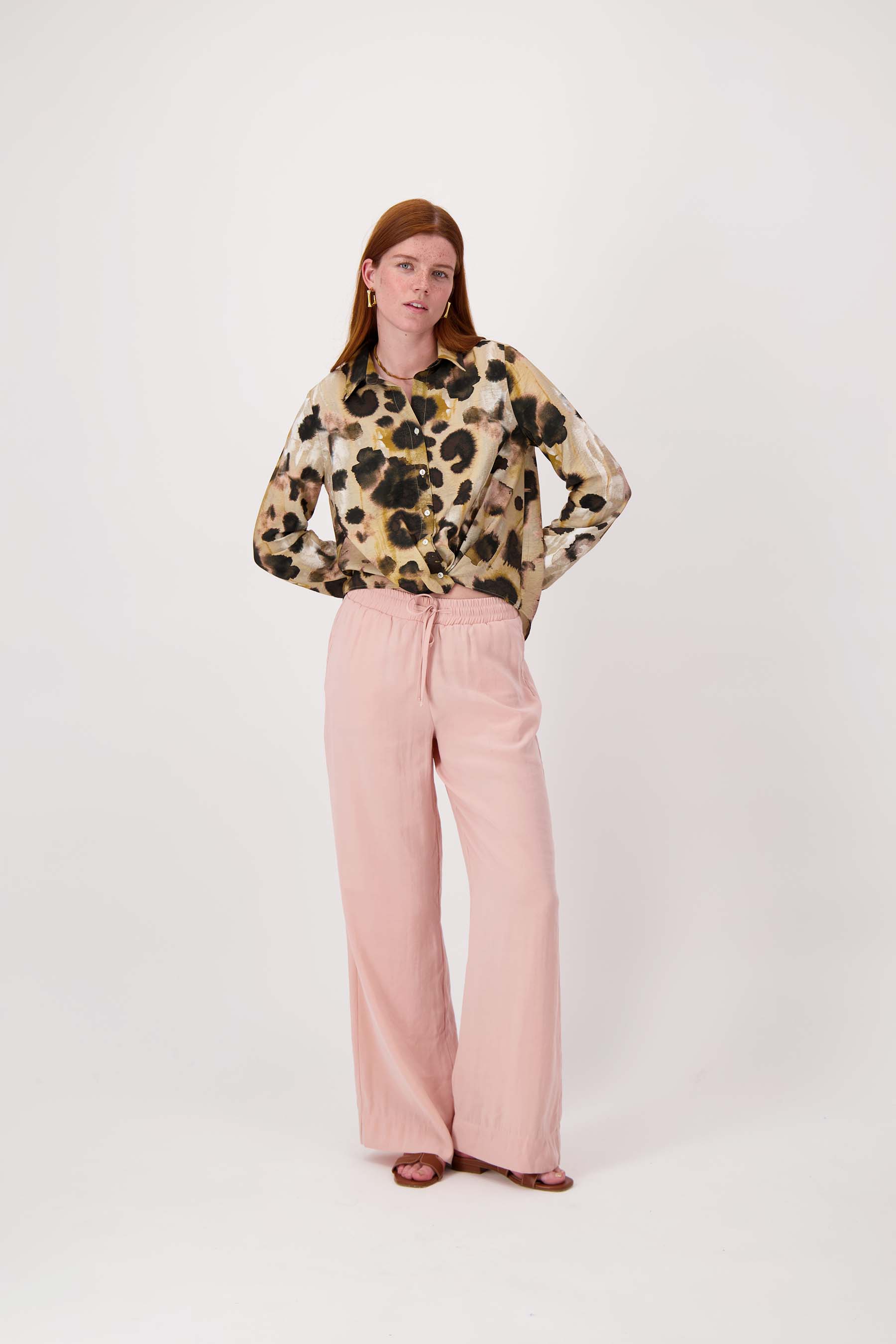 vastgestikte overslag blouse met print