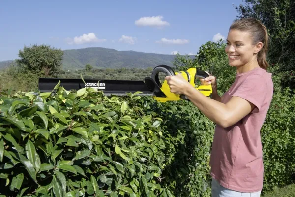 Kärcher HGE 18-50 - Hæktrimmer - ledningfri - 18 V - 5 Ah - intet batteri, ingen oplader - 2700 cpm - 50 cm - tandmellemrum: 22 mm - 2.9 kg - SOLO