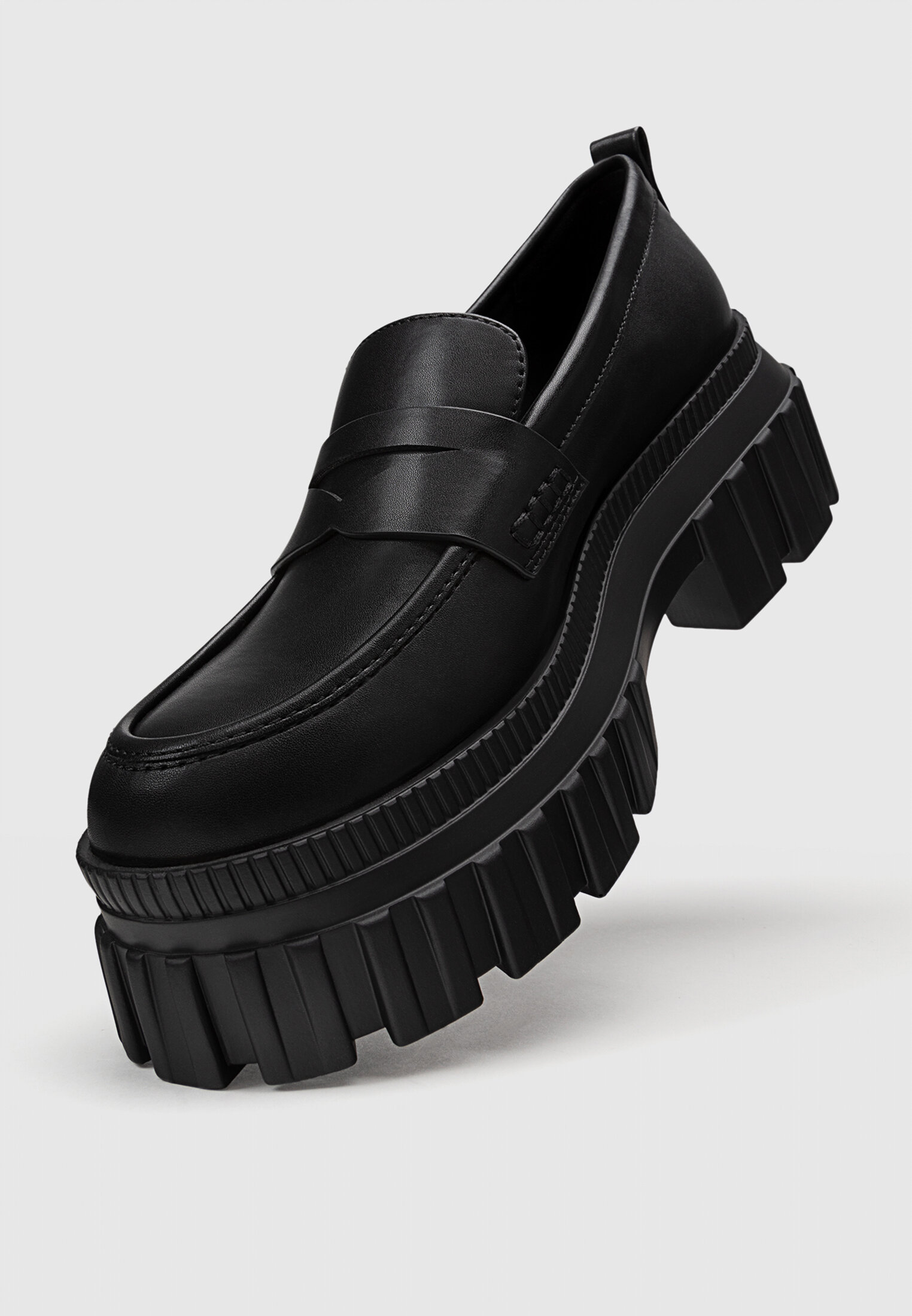 Mocassins com solado tratorado