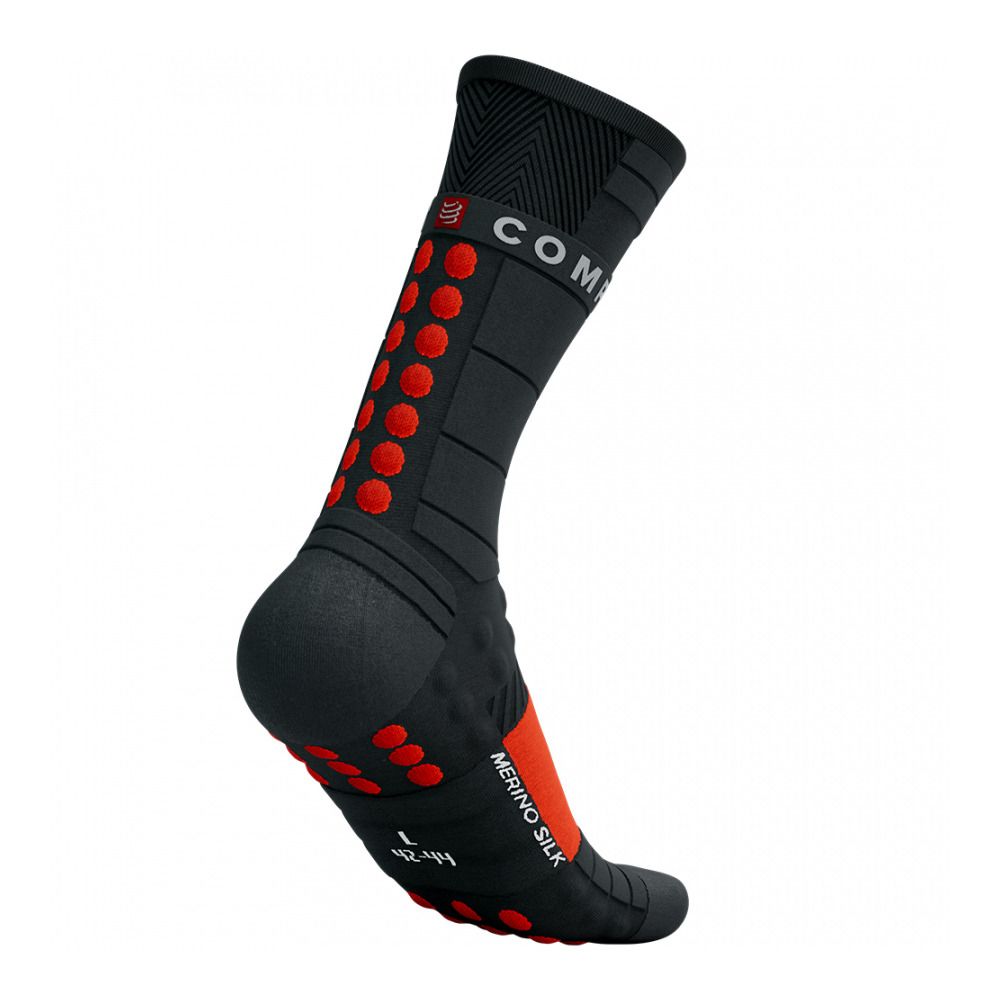 Compressport PRO RACING WINTER RUN - Chaussettes black/high risk red