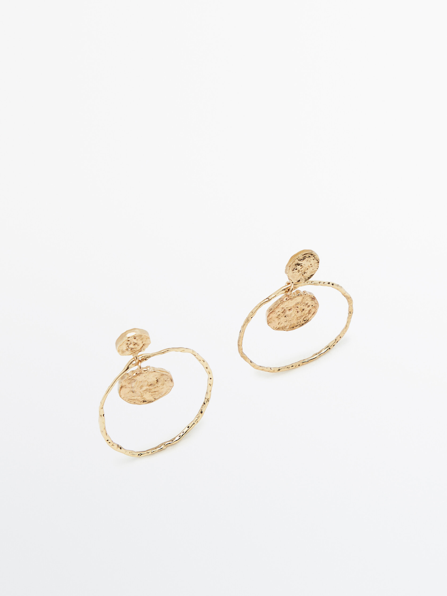 Brincos com pingente de moeda banhados a ouro - OURO