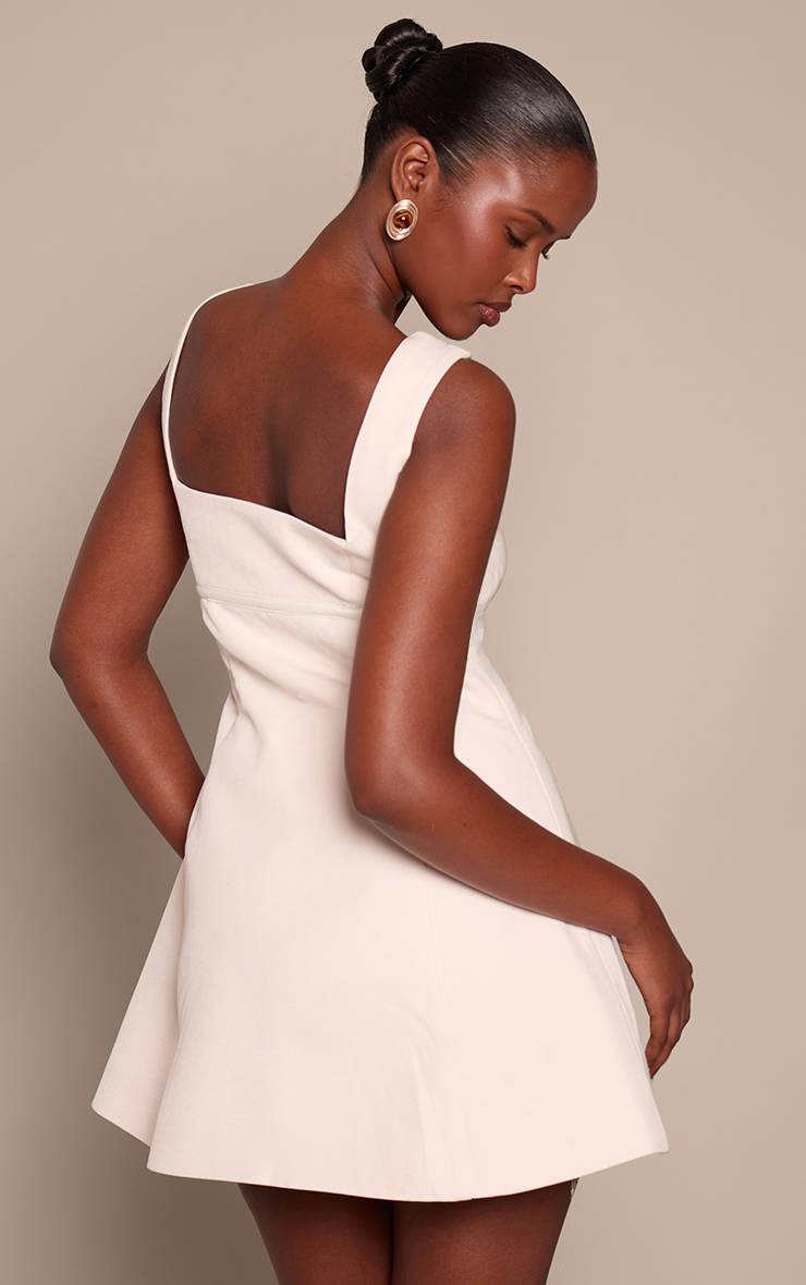 Crème Robe Droite Premium En Tissu Tissé Avec Détail Ceinture