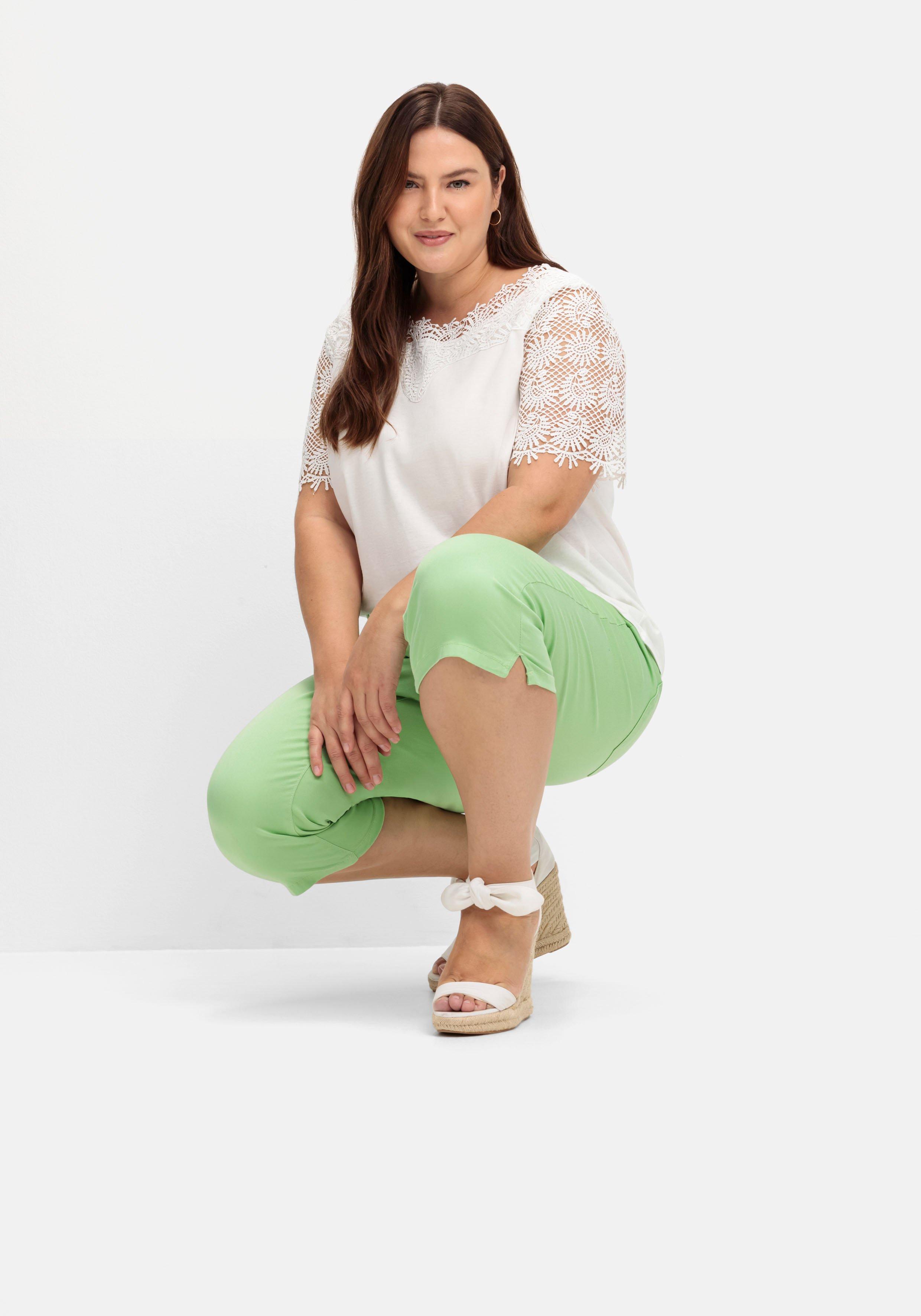 Caprijeans mit Teilgummibund und Glitzersteinen