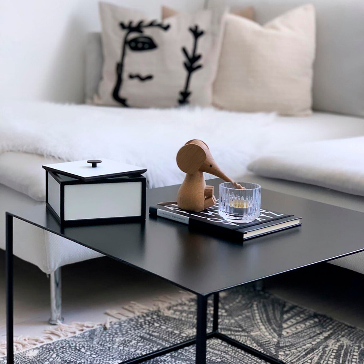 AM.PM<br>Mesa lateral Romy, quadrada