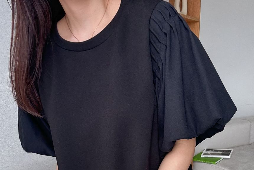 Chubby Girl - effen geplooide losse midi-jurk met pofmouwen