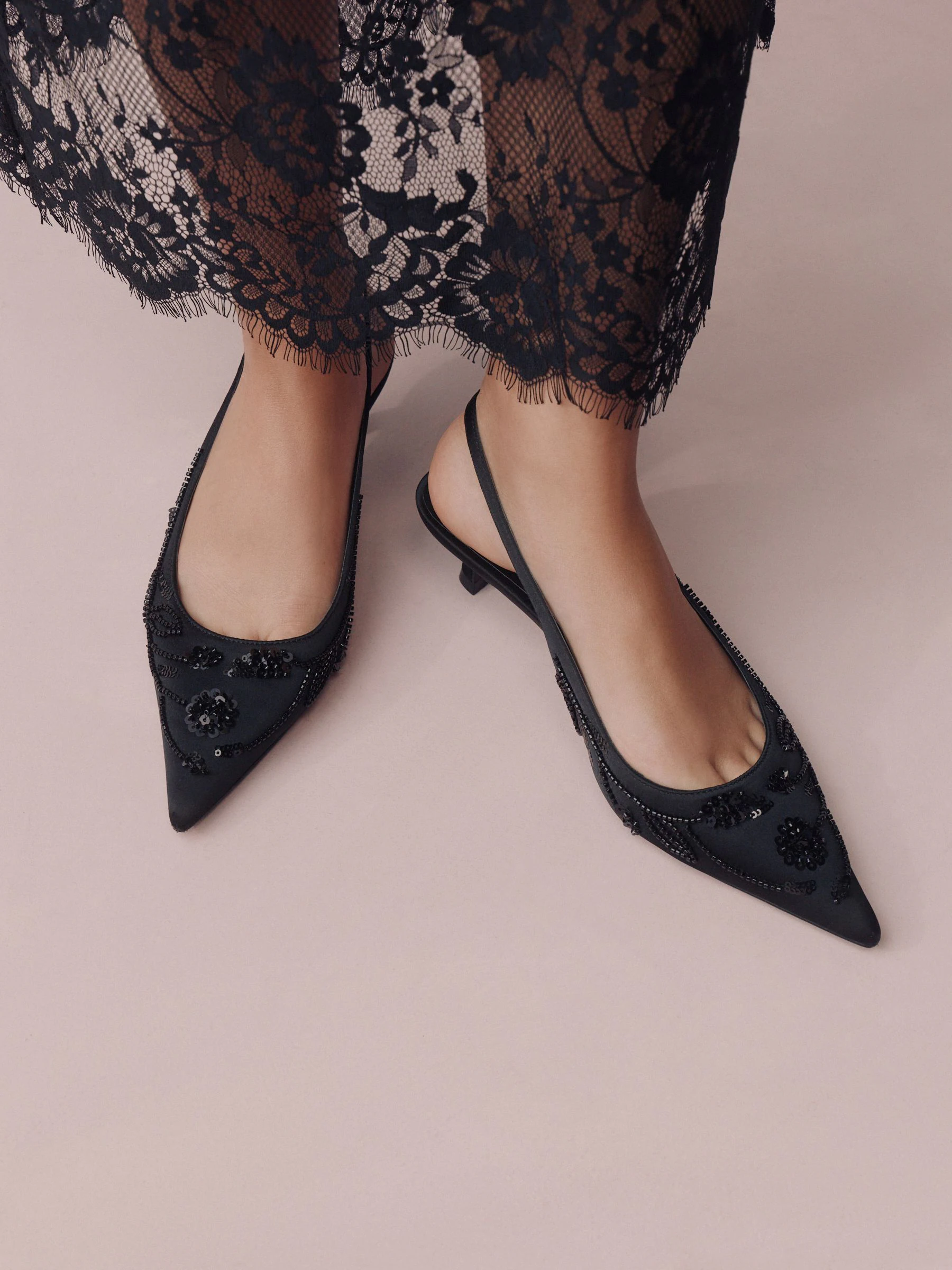 Zwart - Forever Comfort Satin Beaded Slingback Kitten Heels