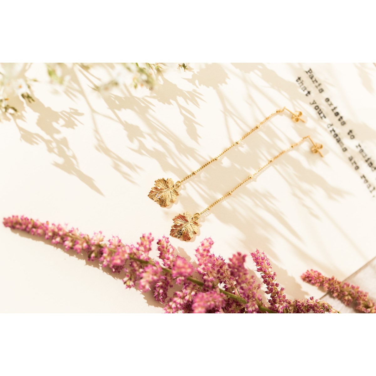boucles d'oreilles pendantes feuilles doré à l'or fin - HÉRA