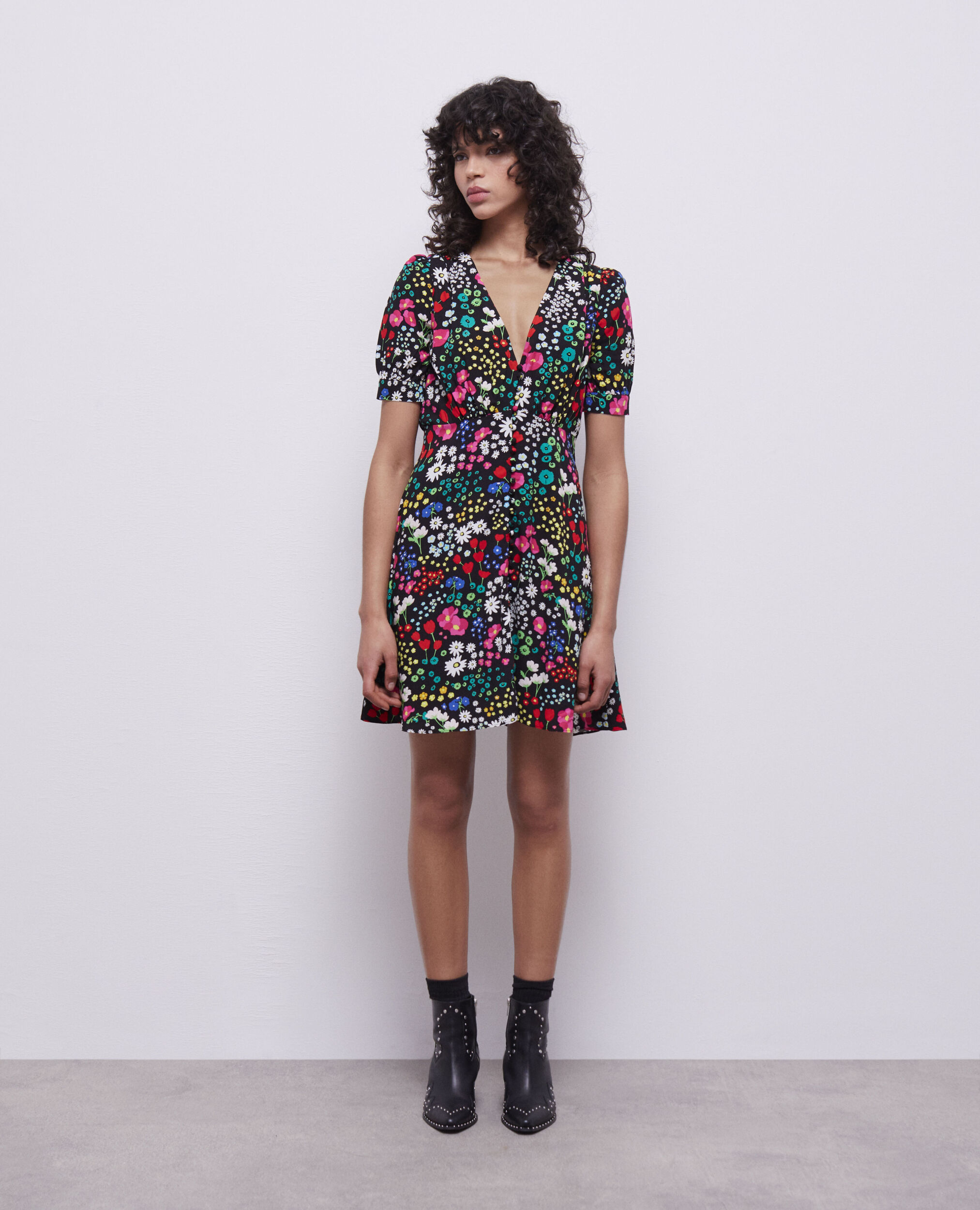 Robe courte imprimée avec boutonnage