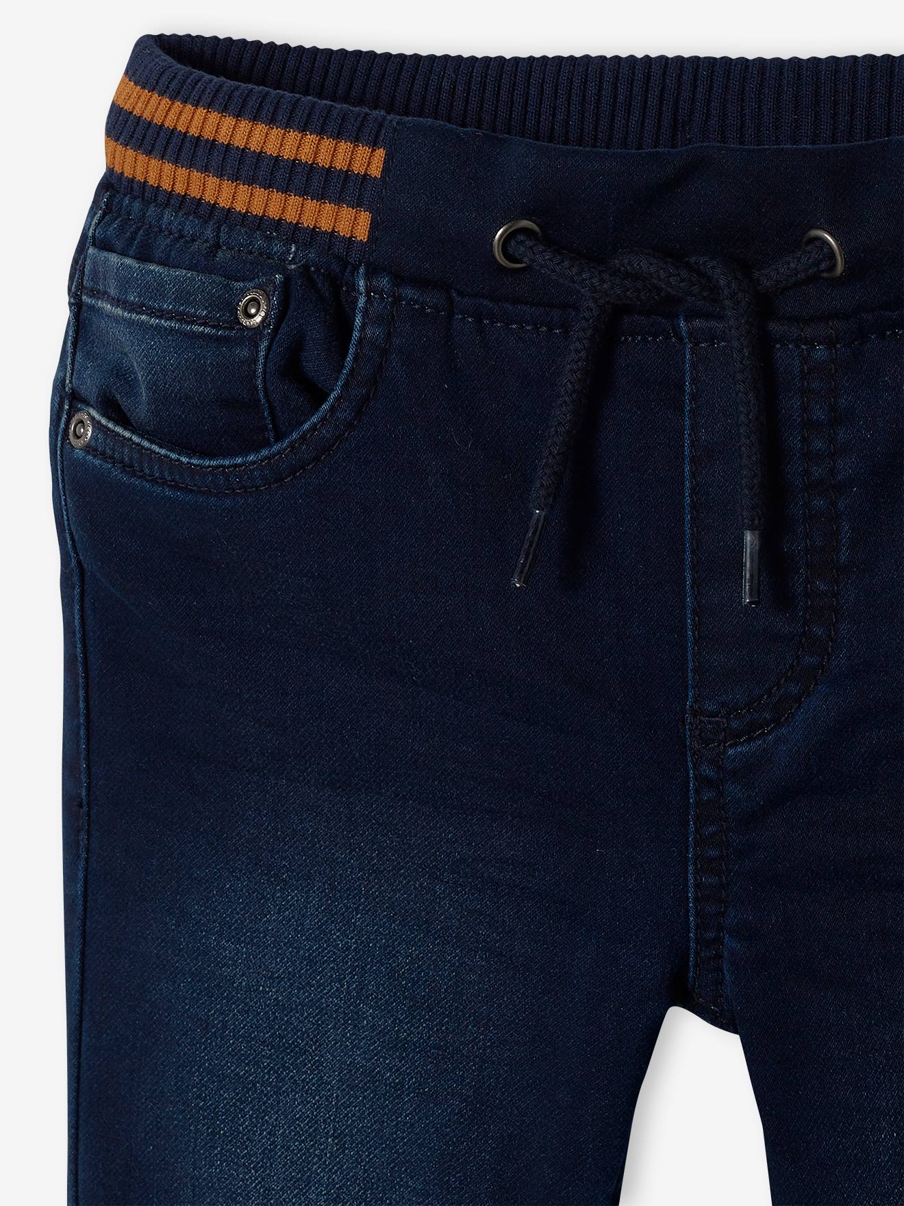 Calças de corte reto para meninos em fleece preto liso com efeito jeans.
