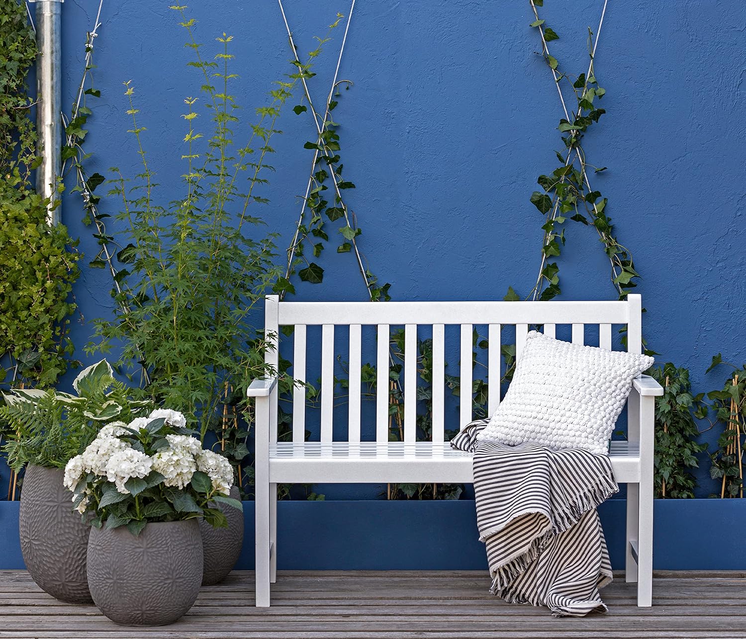 Dehner Gartenbank Mykonos, 2-Sitzer, ca. 120 x 89 x 61 cm, aus FSC® - zertifiziertem Akazienholz, weiß