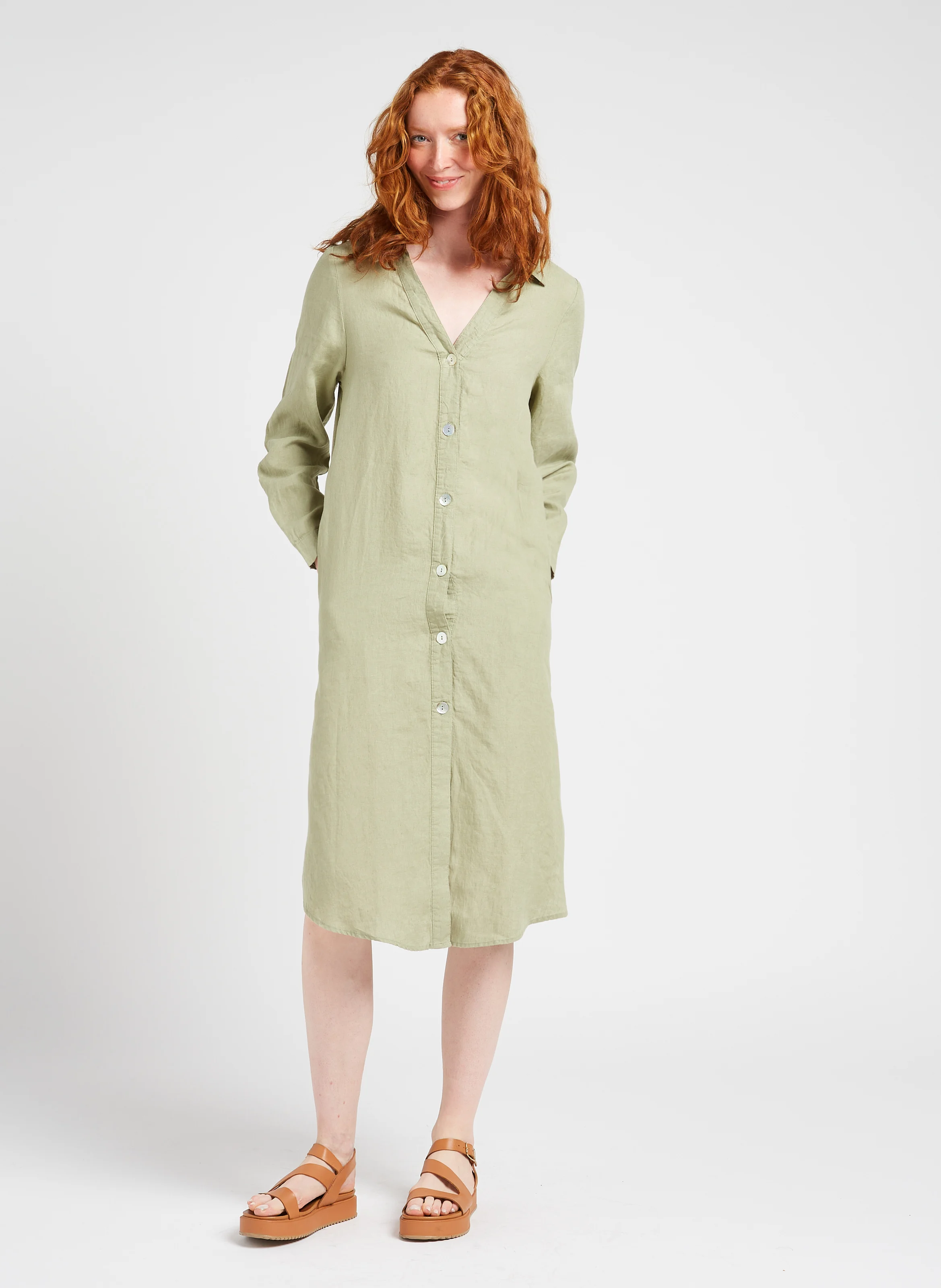 AICHA - Robe mi-longue col V en lin | Vert