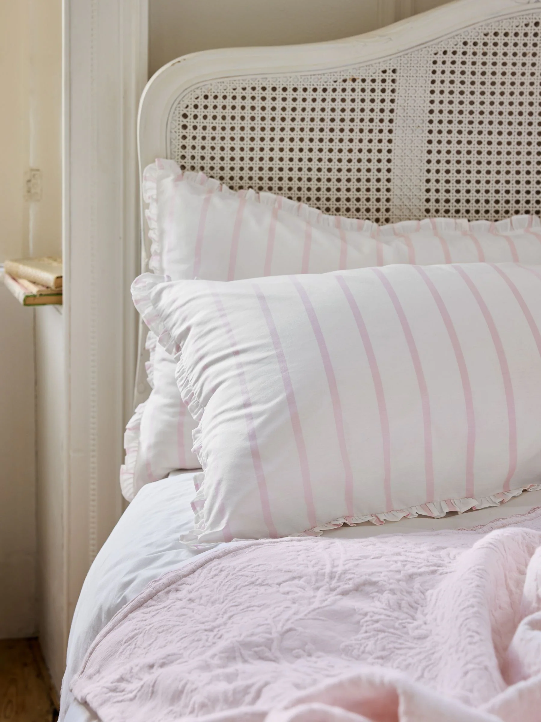 Shabby Chic by Rachel Ashwell® set van 2 Cabana Stripe petite ruches 180 -draads kussenslopen