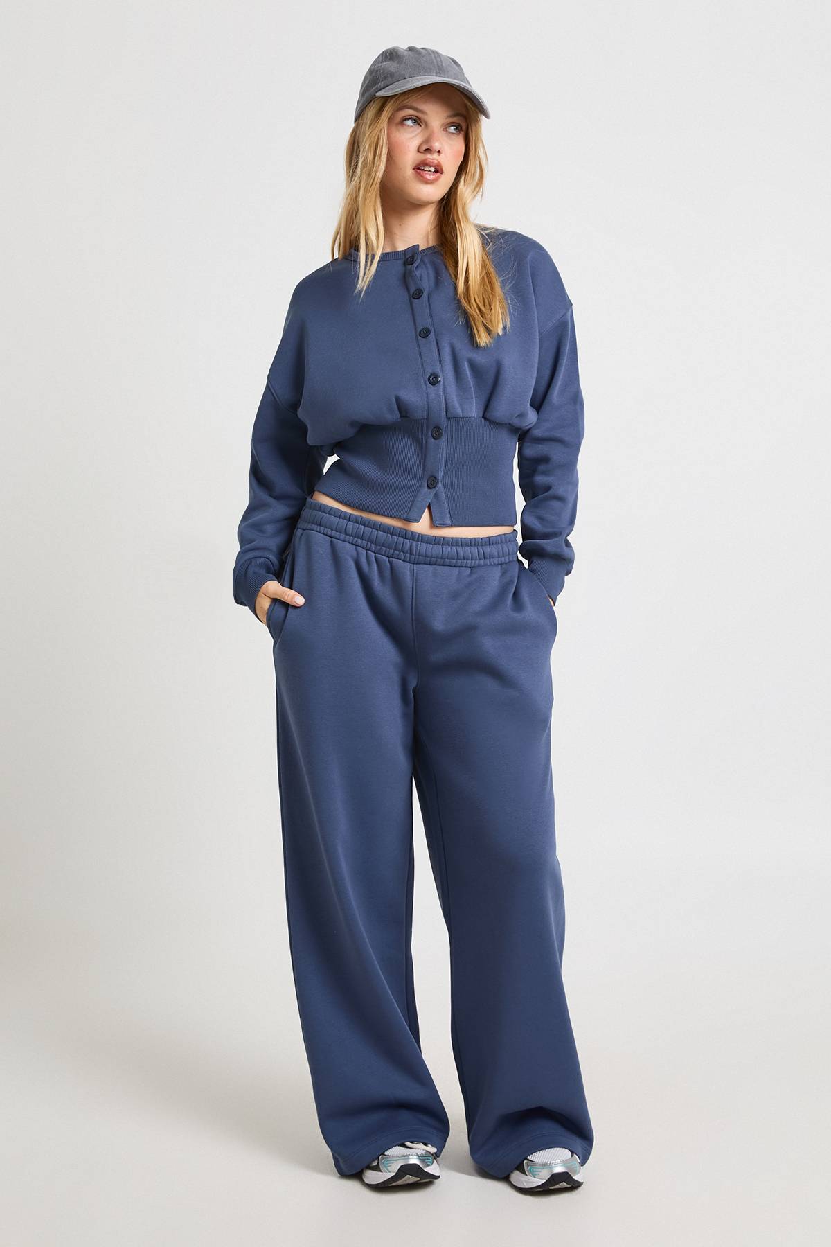 boohoo Ensemble De Survêtement Petite Taille Sweat-shirt Boutonné Taille Cintrée
