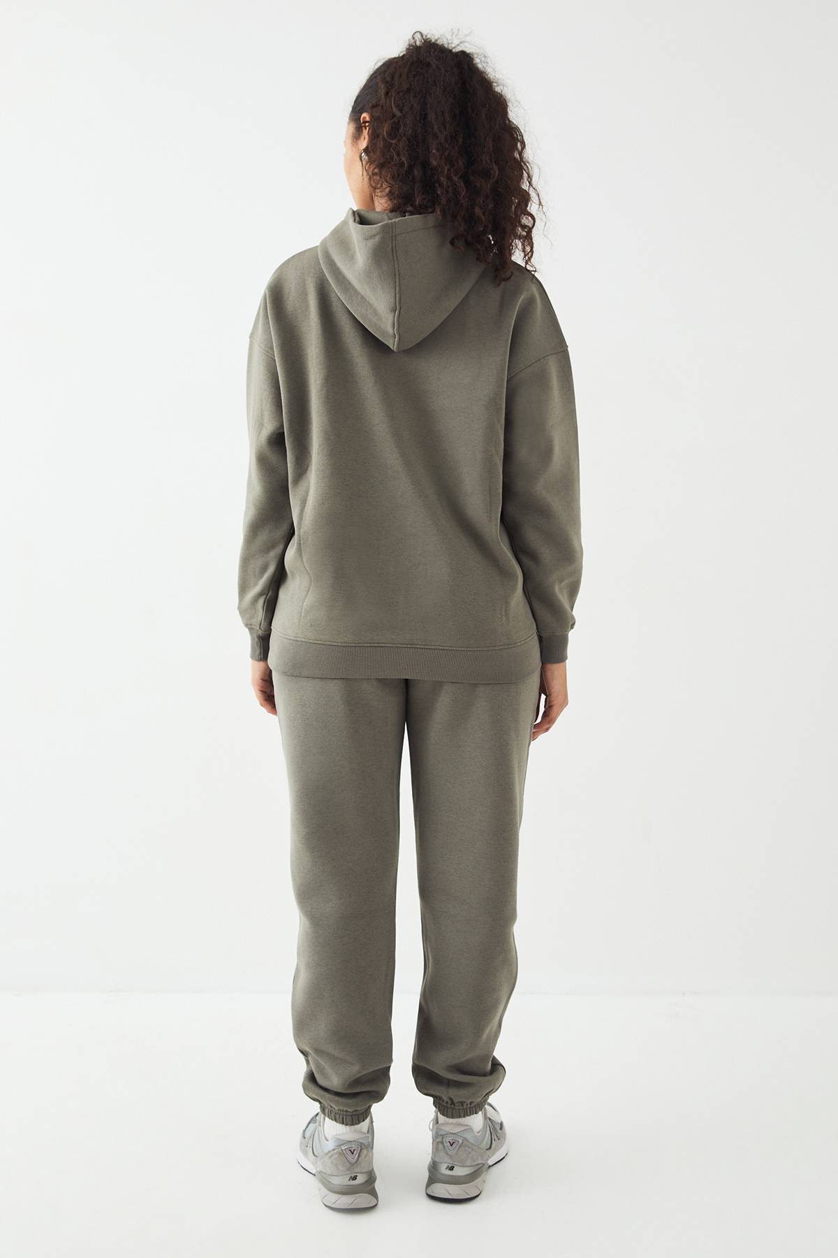 Jogging DSGN Studio avec Appliqué et Chevilles Resserrées Coupe Ample