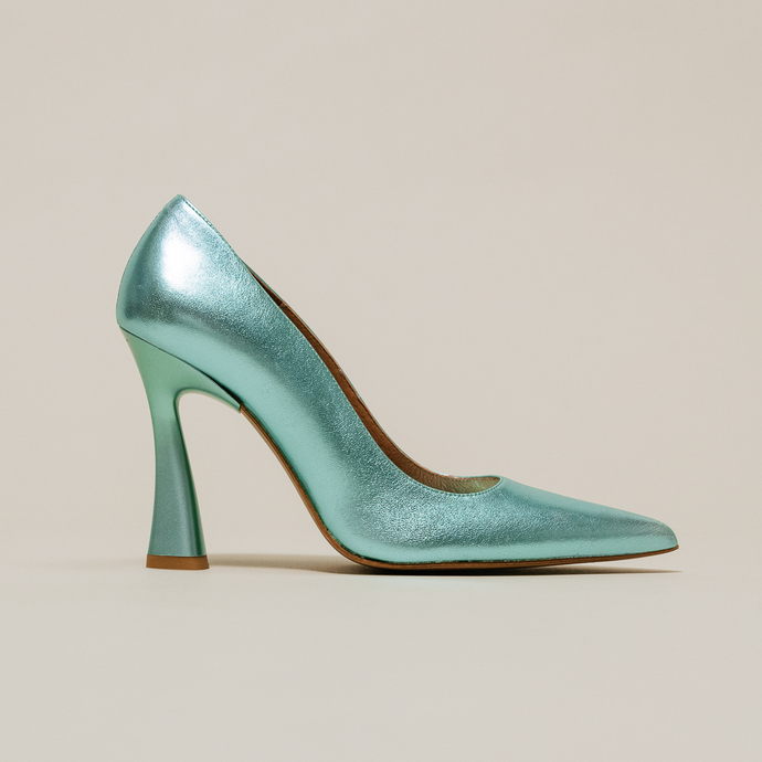 Escarpins à talons hauts et bouts pointus  en cuir métallisé turquoise