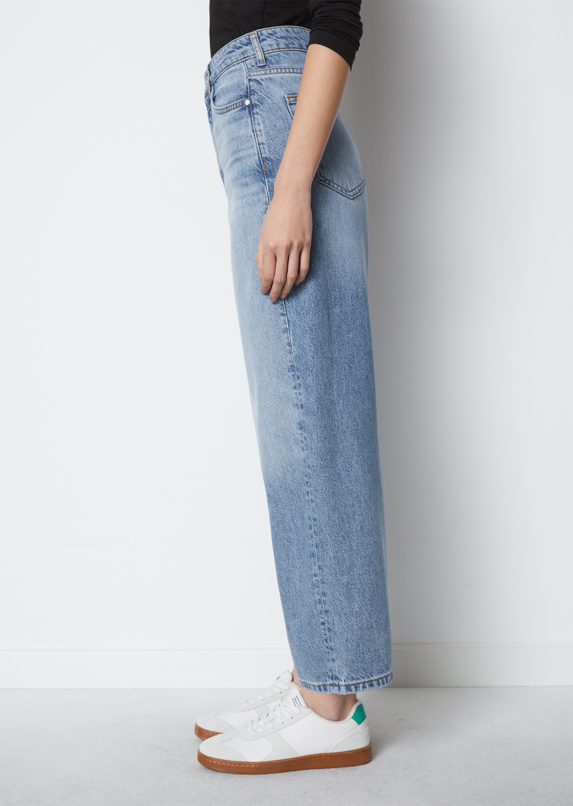 Jeans Modell TOLVA wide high waistim Culotte-Stil