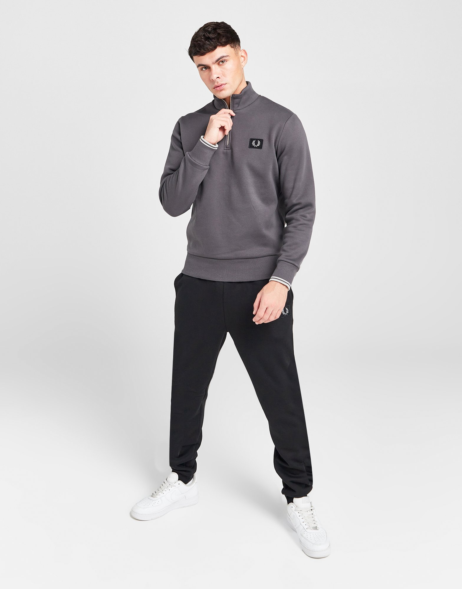 Fred Perry Sweatshirt Zippé 1/4 Badge Homme