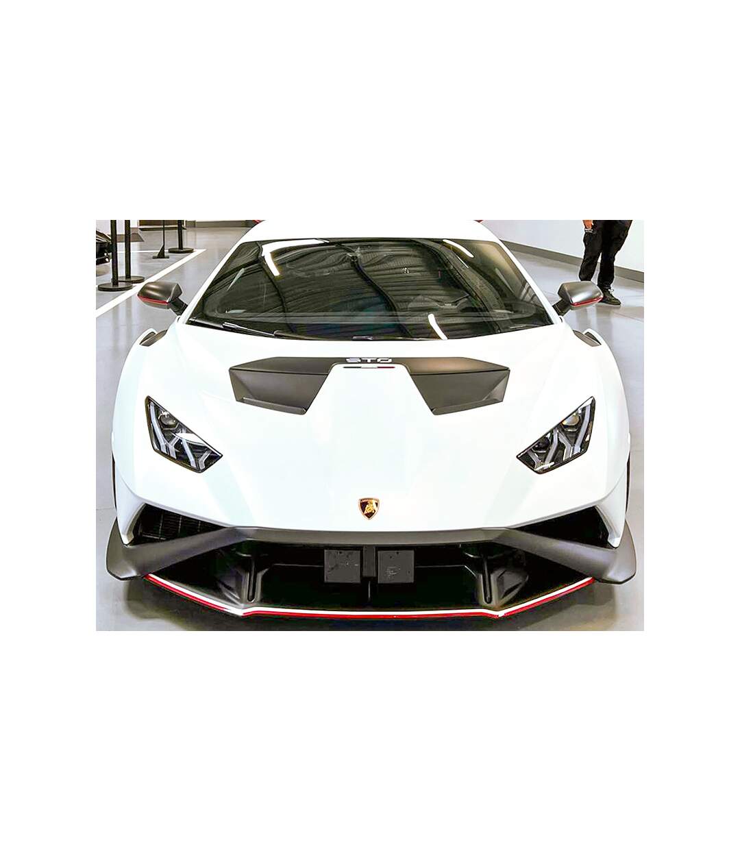 Pilotage d'exception : 8 tours en Lamborghini Huracán STO sur le circuit Château Gaillard - SMARTBOX - Coffret Cadeau Sport & Aventure