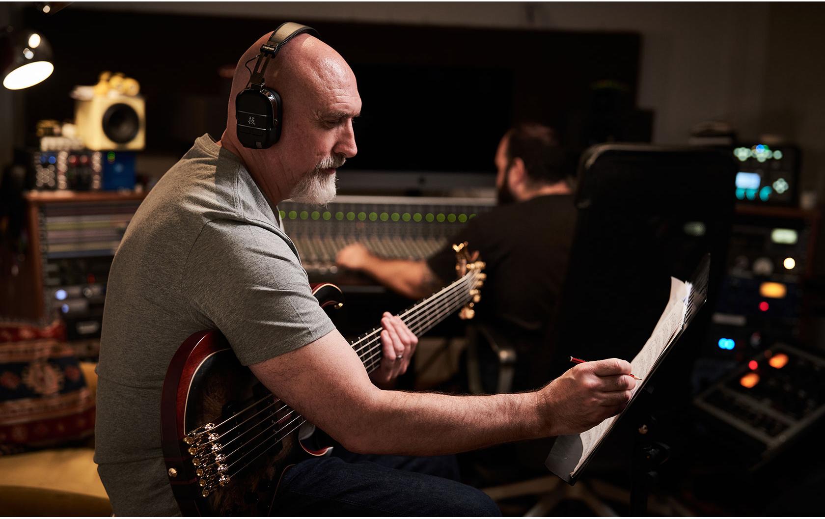 WAZA-AIR BASS<br>Ein immersives neues Sound- und Übungserlebnis für Bassisten