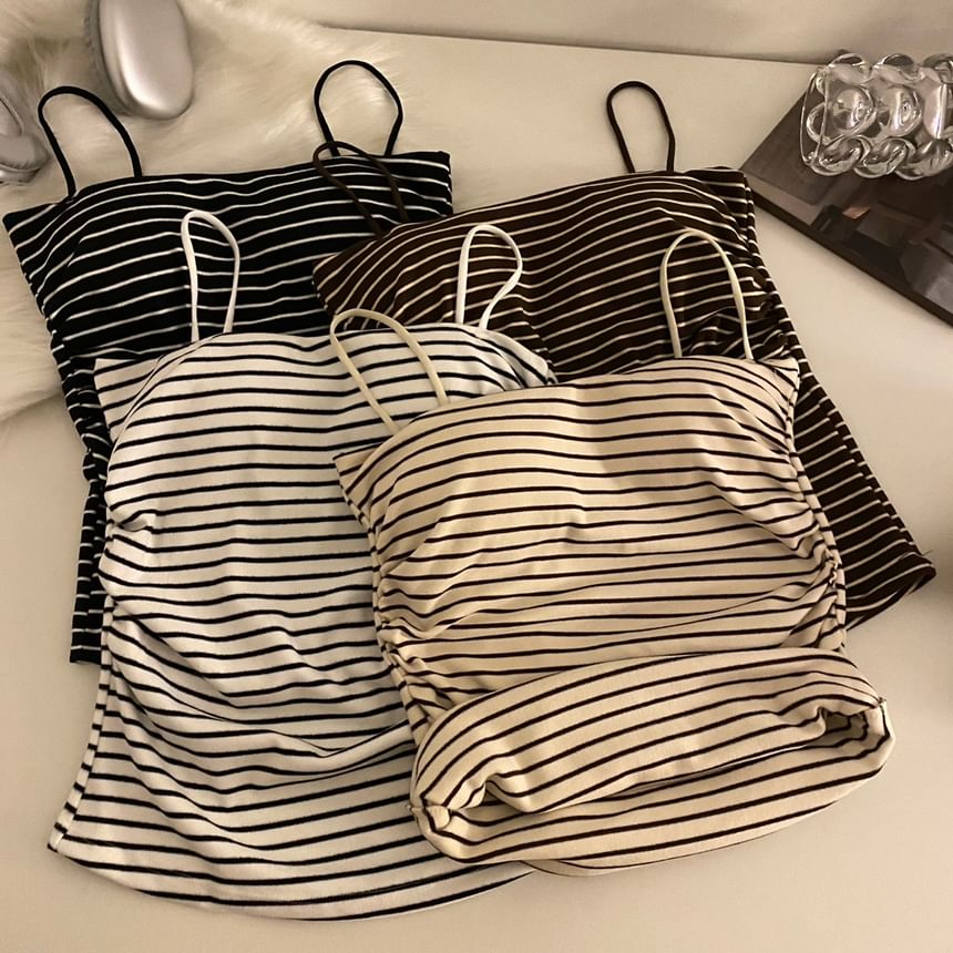 Edise - Gestreepte gewatteerde, geplooide gebreide crop top