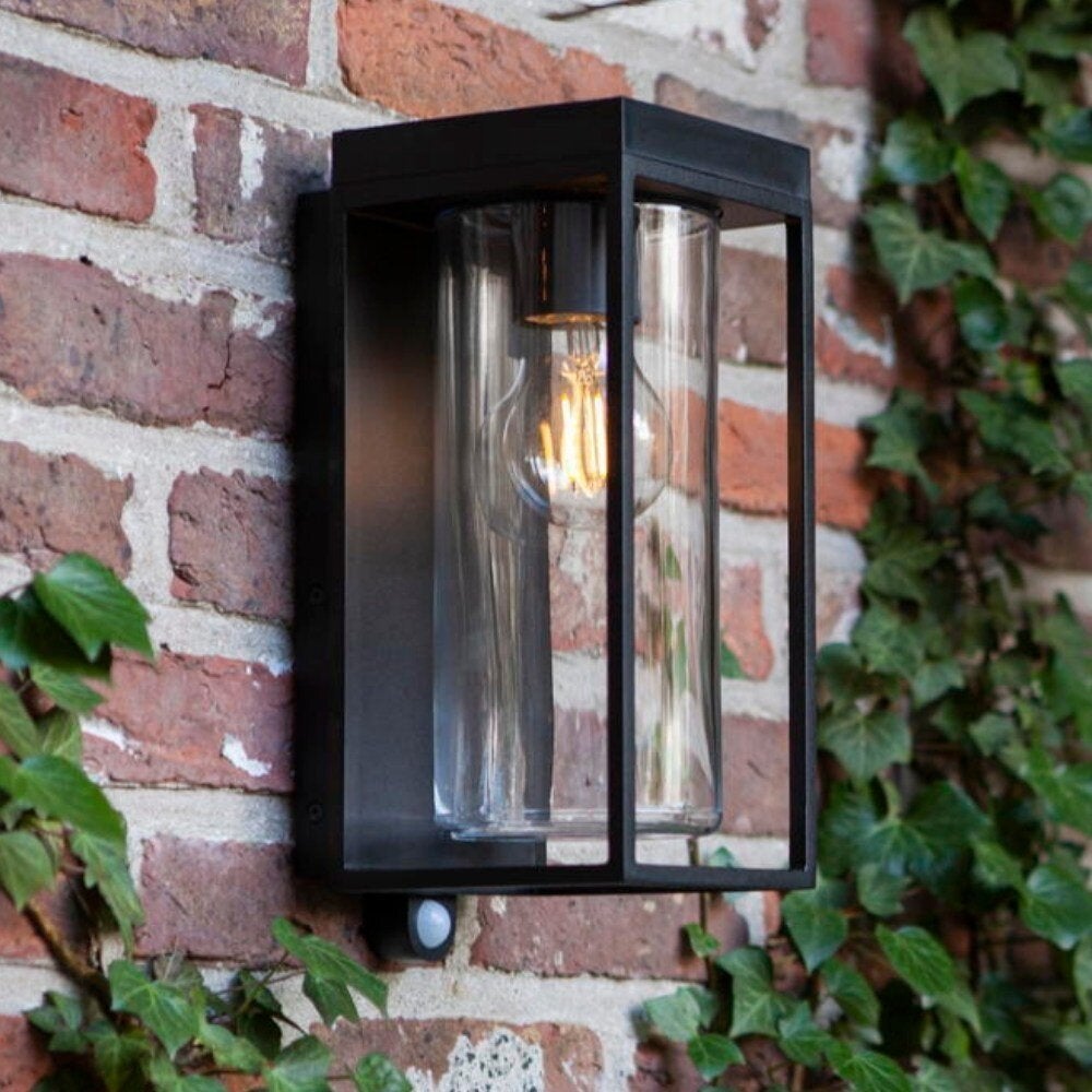 Flair solar wandlamp in mat zwart E27 IP44 met bewegingsmelder