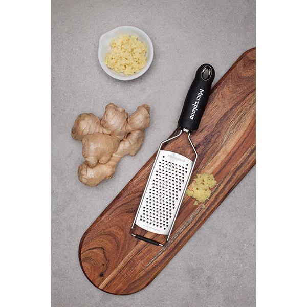 Râpe à fromage à gros grains Gourmet noire Microplane
