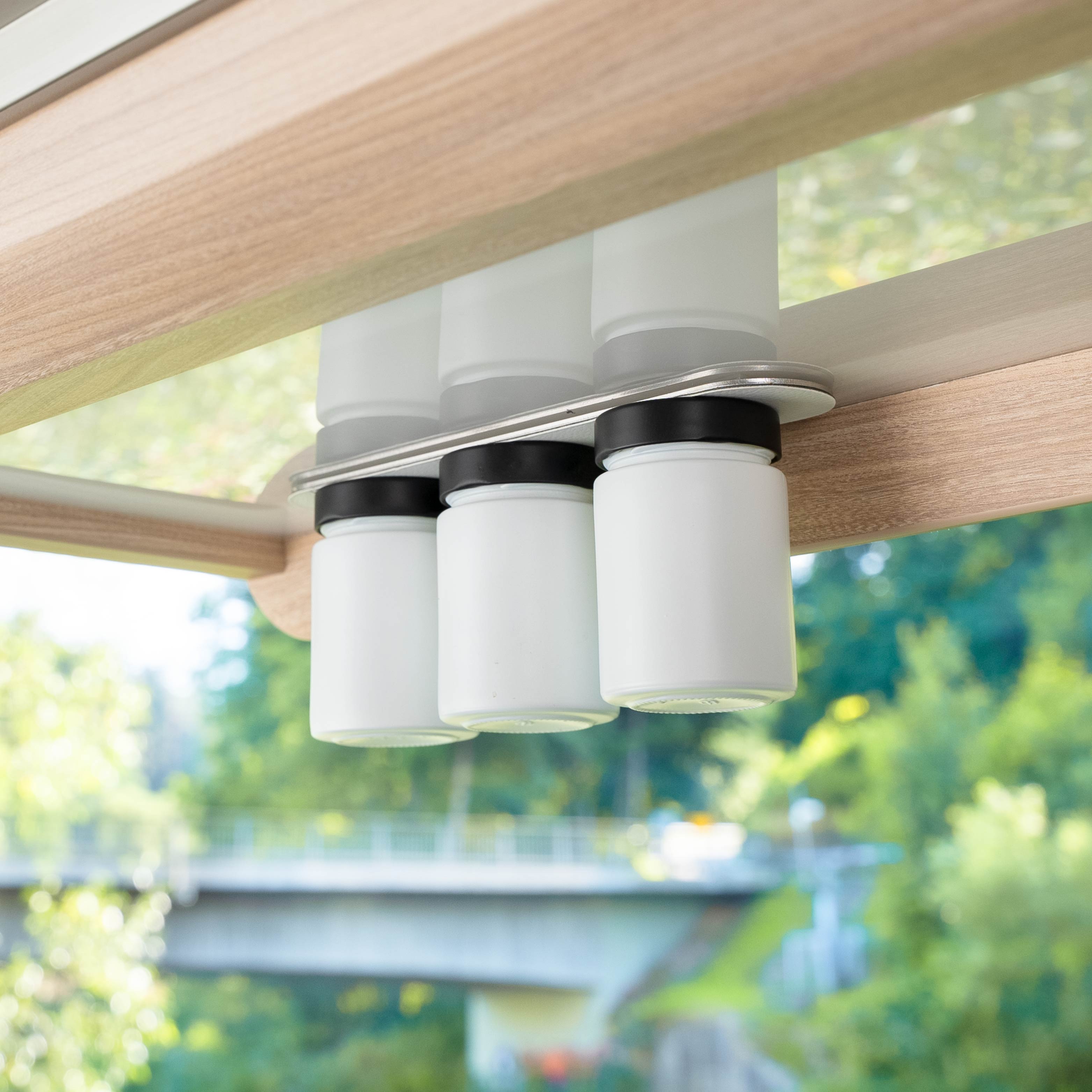 Silwy 3 witte magneet kruidenpotjes met witte ophanglijst - 192ml