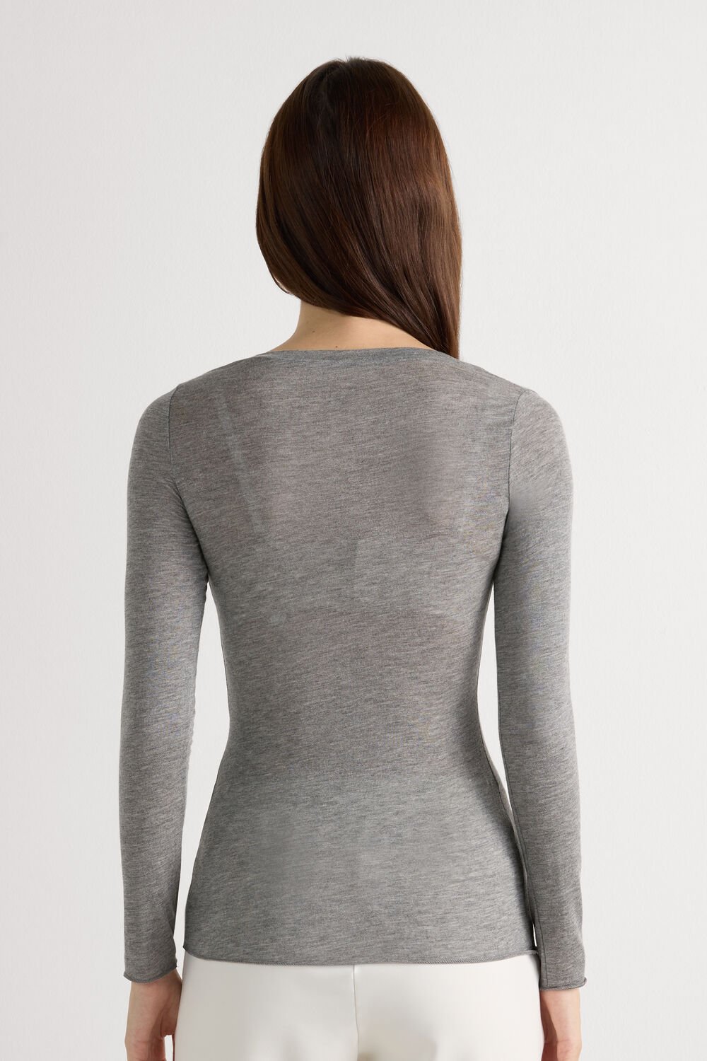 Blusa de manga comprida com decote redondo em modal ultraleve com cashmere.