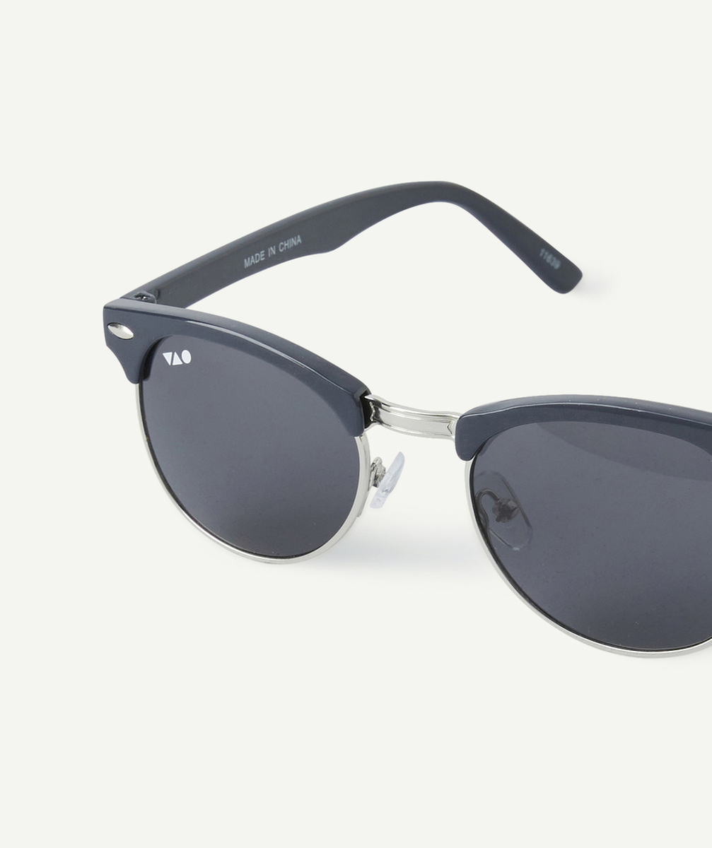 lunettes de soleil garçon noires et couleur argentée