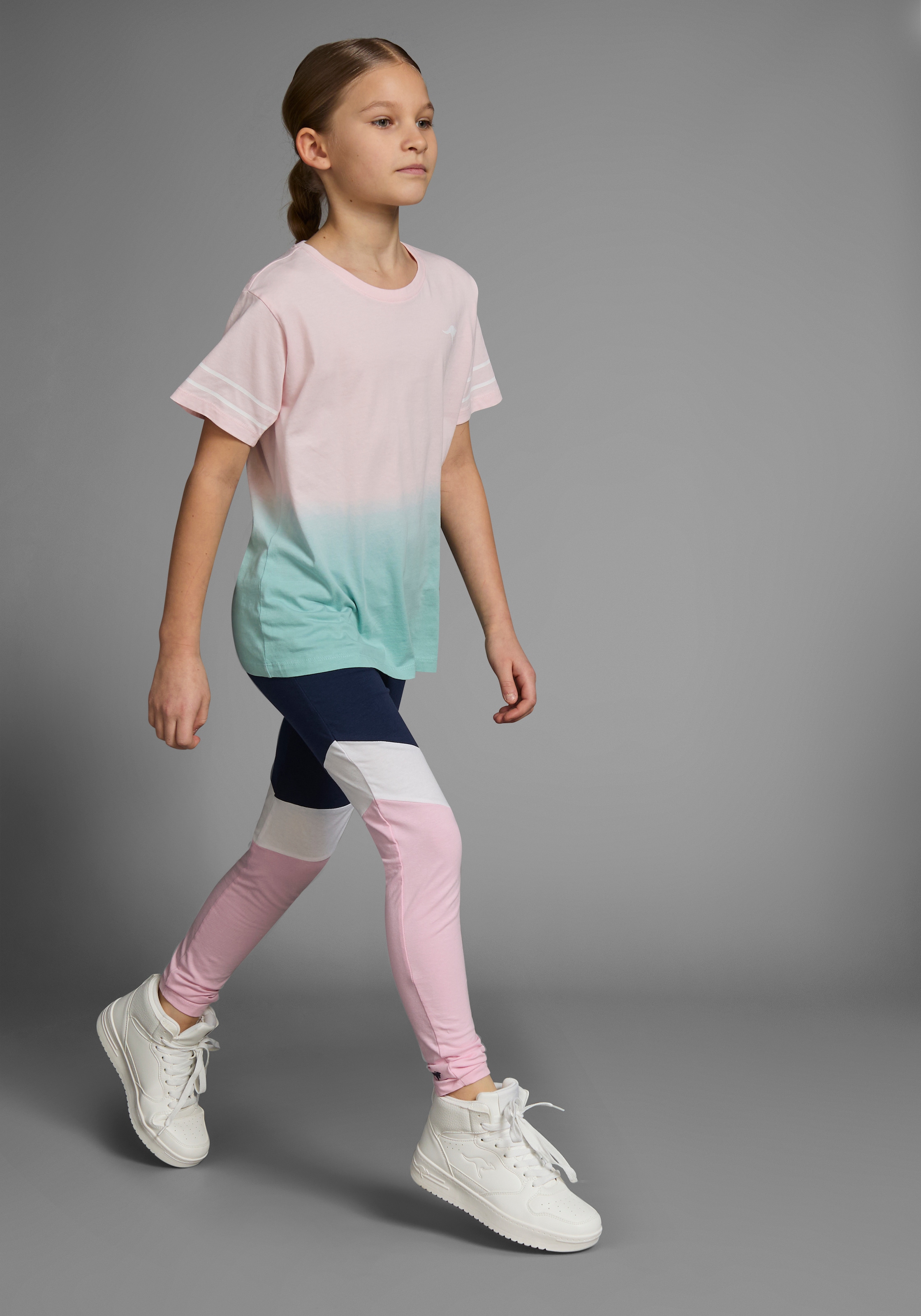 KangaROOS T-Shirt »Kangaroos mit trendigem Farbverlauf«, kurzärmelig,  bequeme Passform,  mit Logodruck,  Rundhalsausschnitt