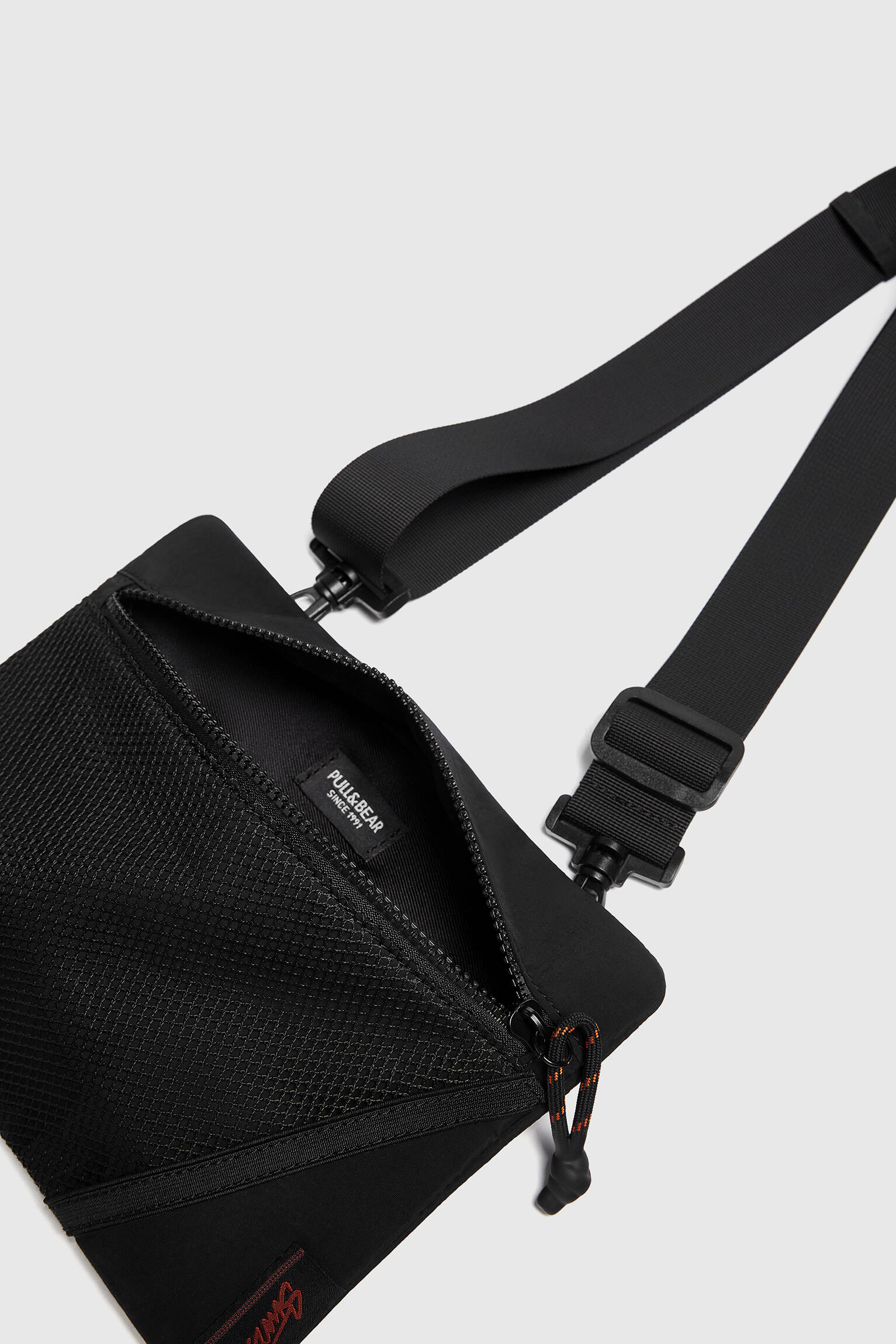 BOLSA DE OMBRO TÉCNICA - PRETA
