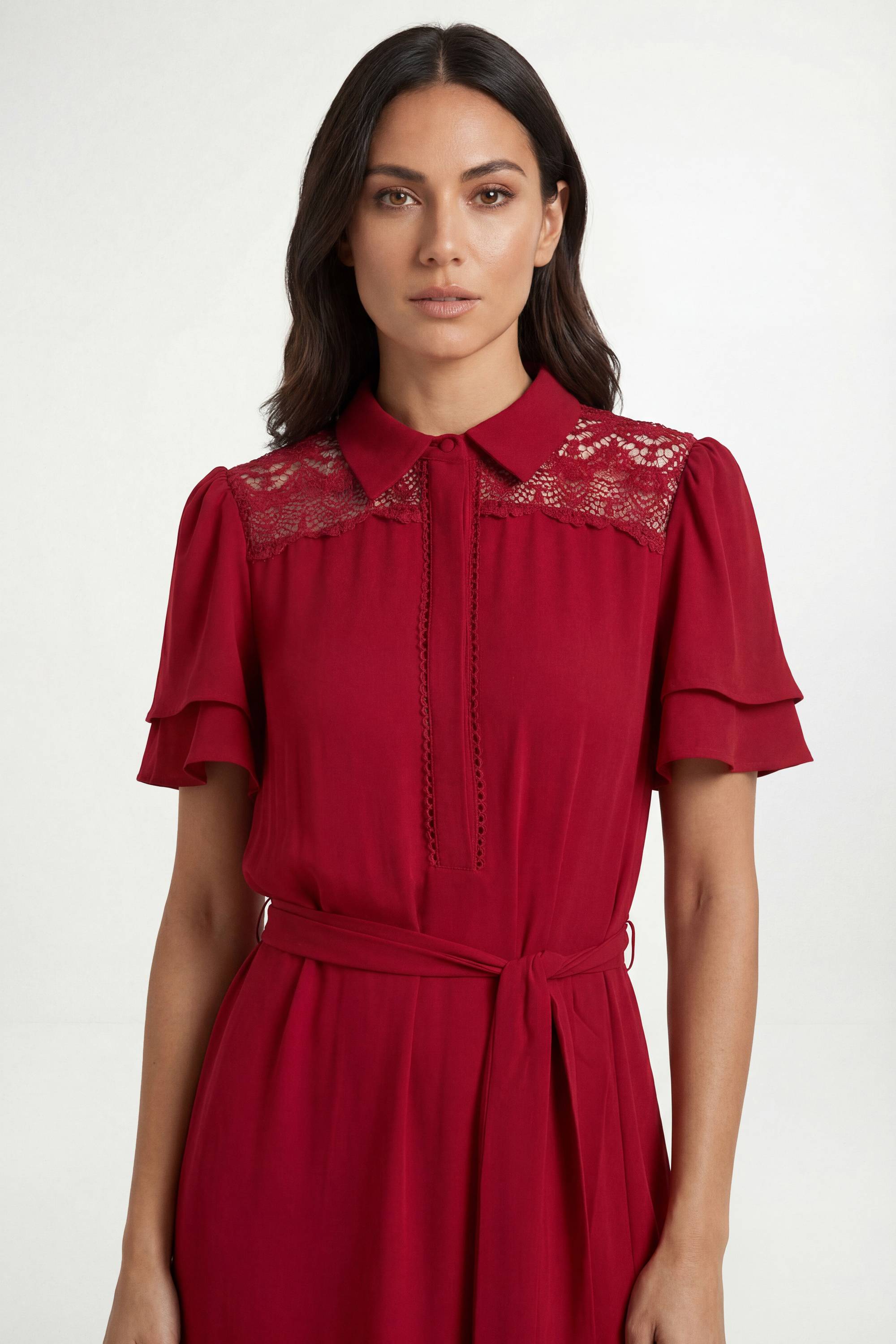 Wallis Robe Midi Petite À Manches Volantées Et Empiècements En Dentelle